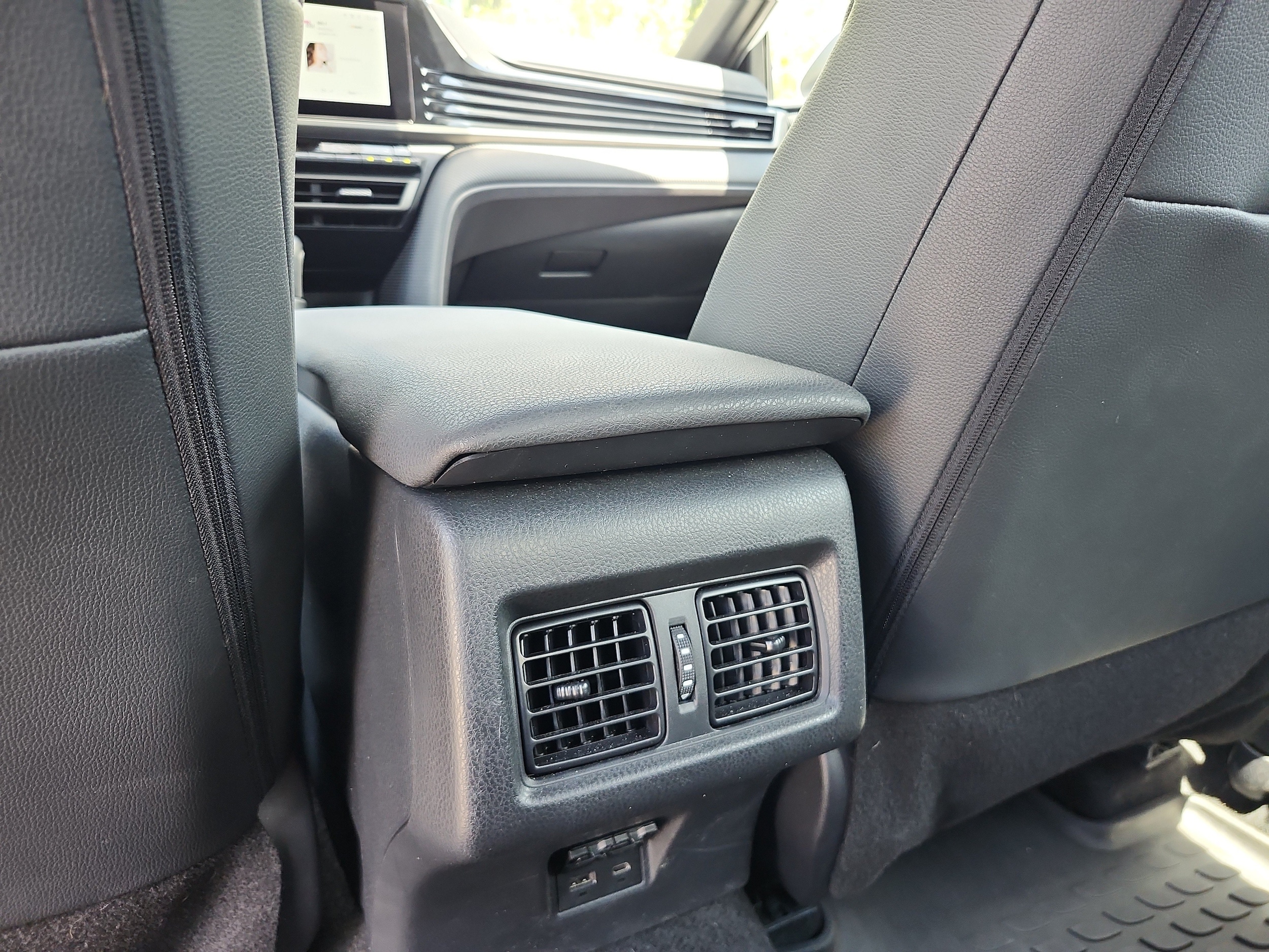 2025 Toyota Camry SE - Photo 19