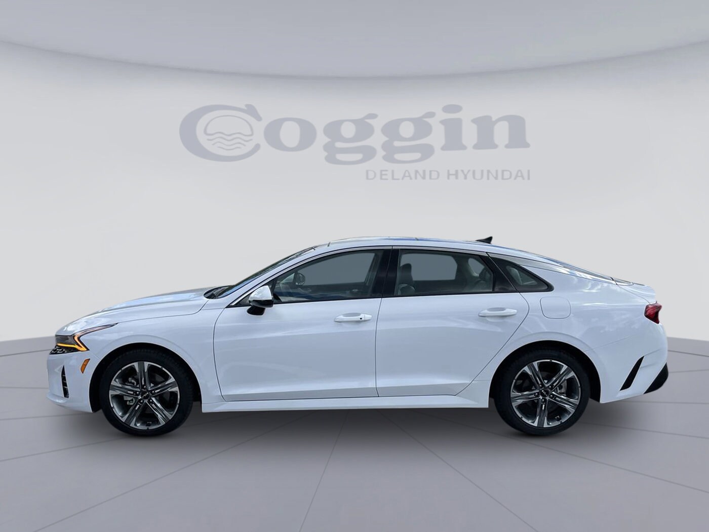 2024 Kia K5 EX photo 2