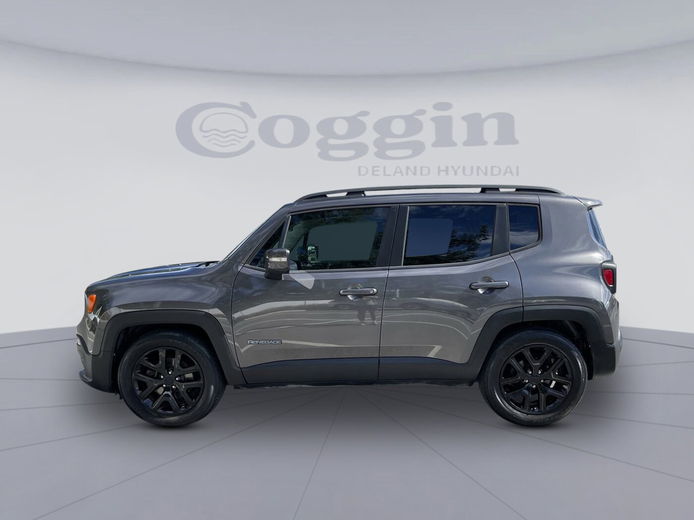 2017 Jeep Renegade Latitude Altitude photo 2