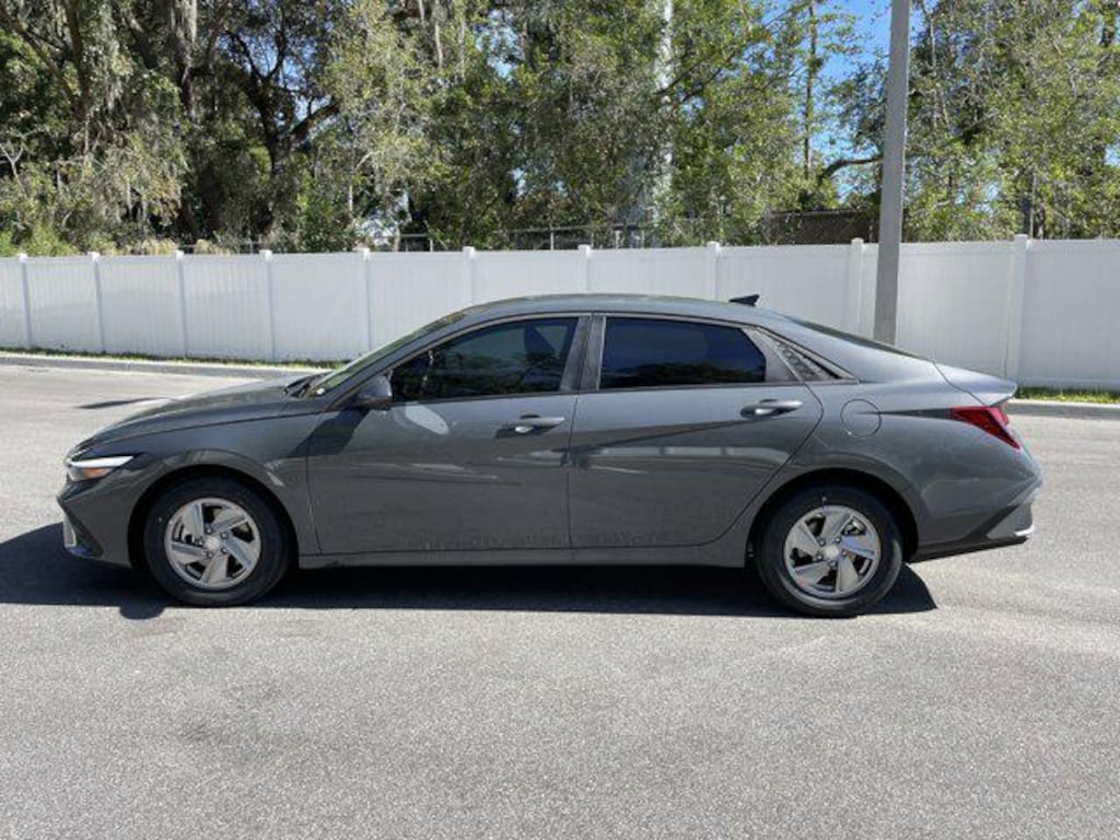 New 2026 Hyundai Elantra SE Sedan