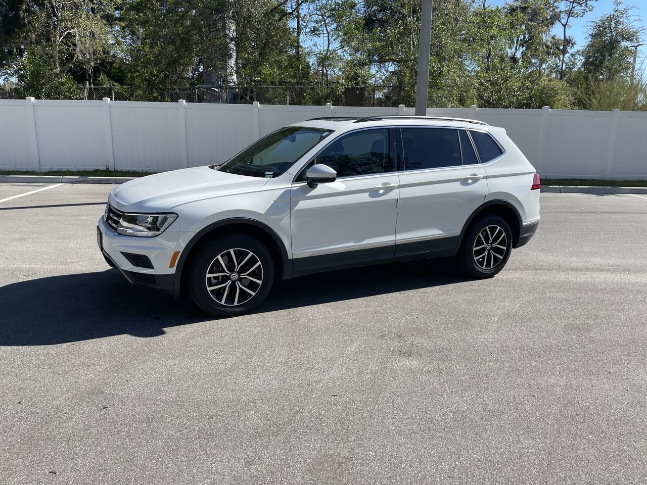 2021 Volkswagen Tiguan SE's photo
