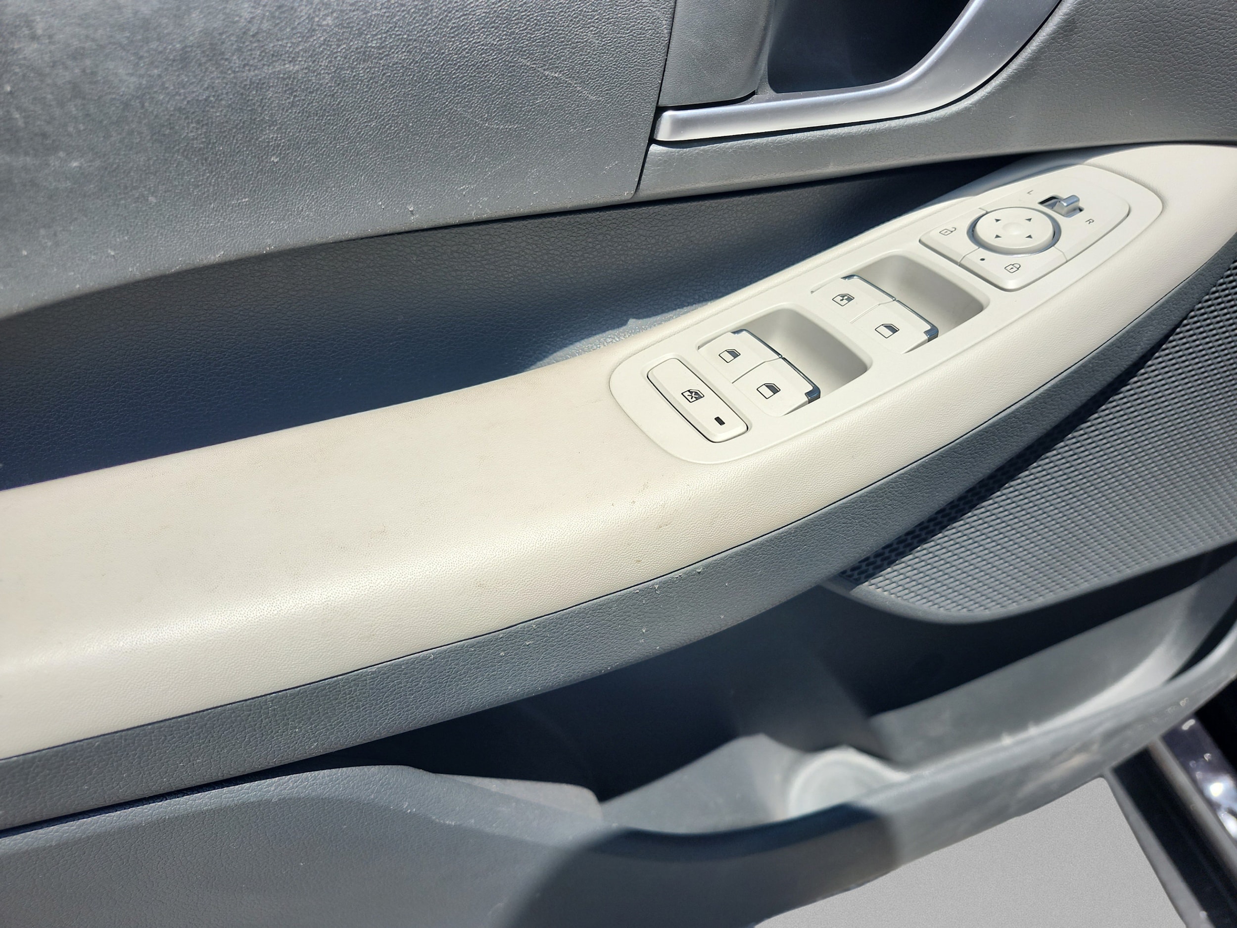 2023 Hyundai Sonata SE - Photo 16