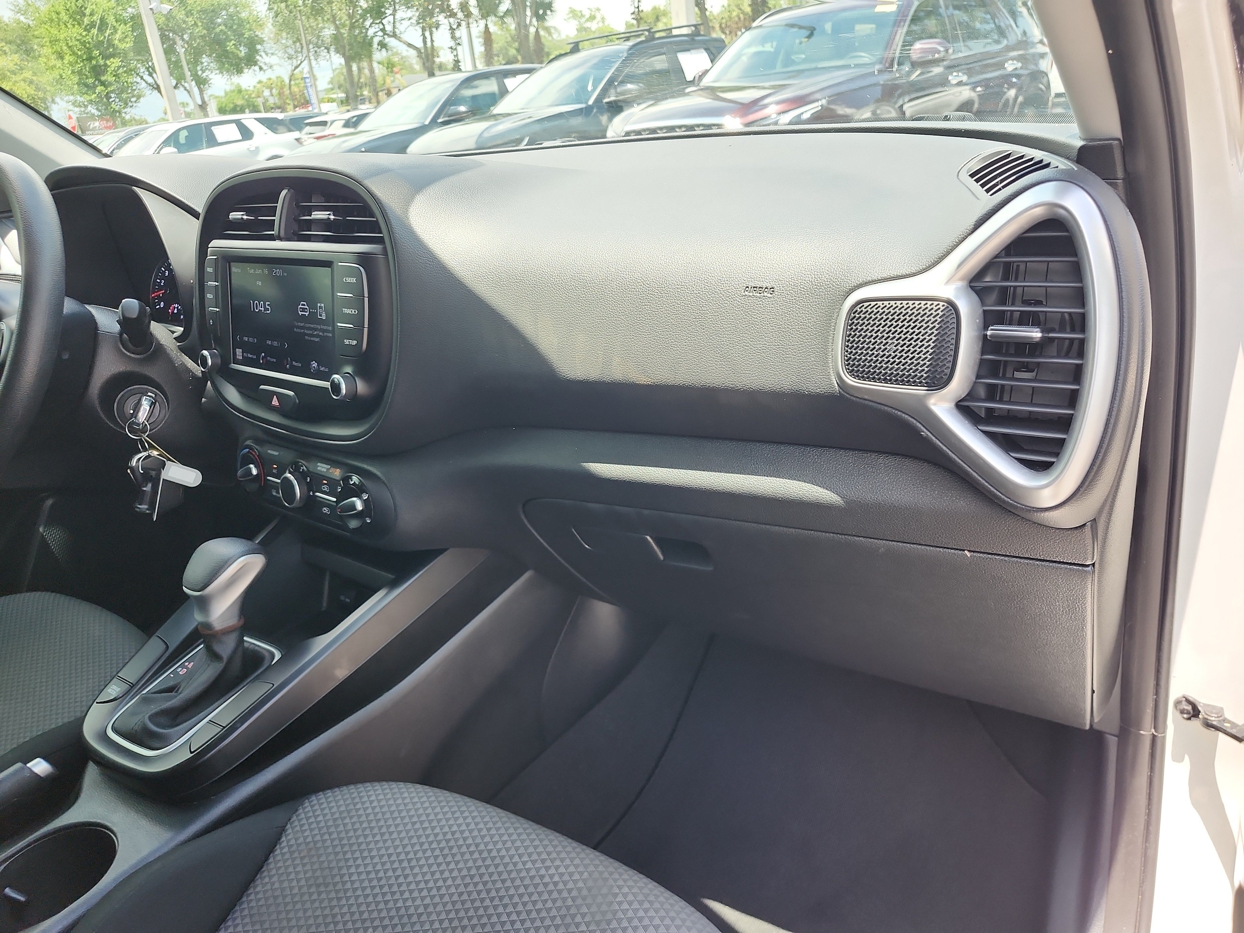 2022 Kia Soul LX - Photo 22