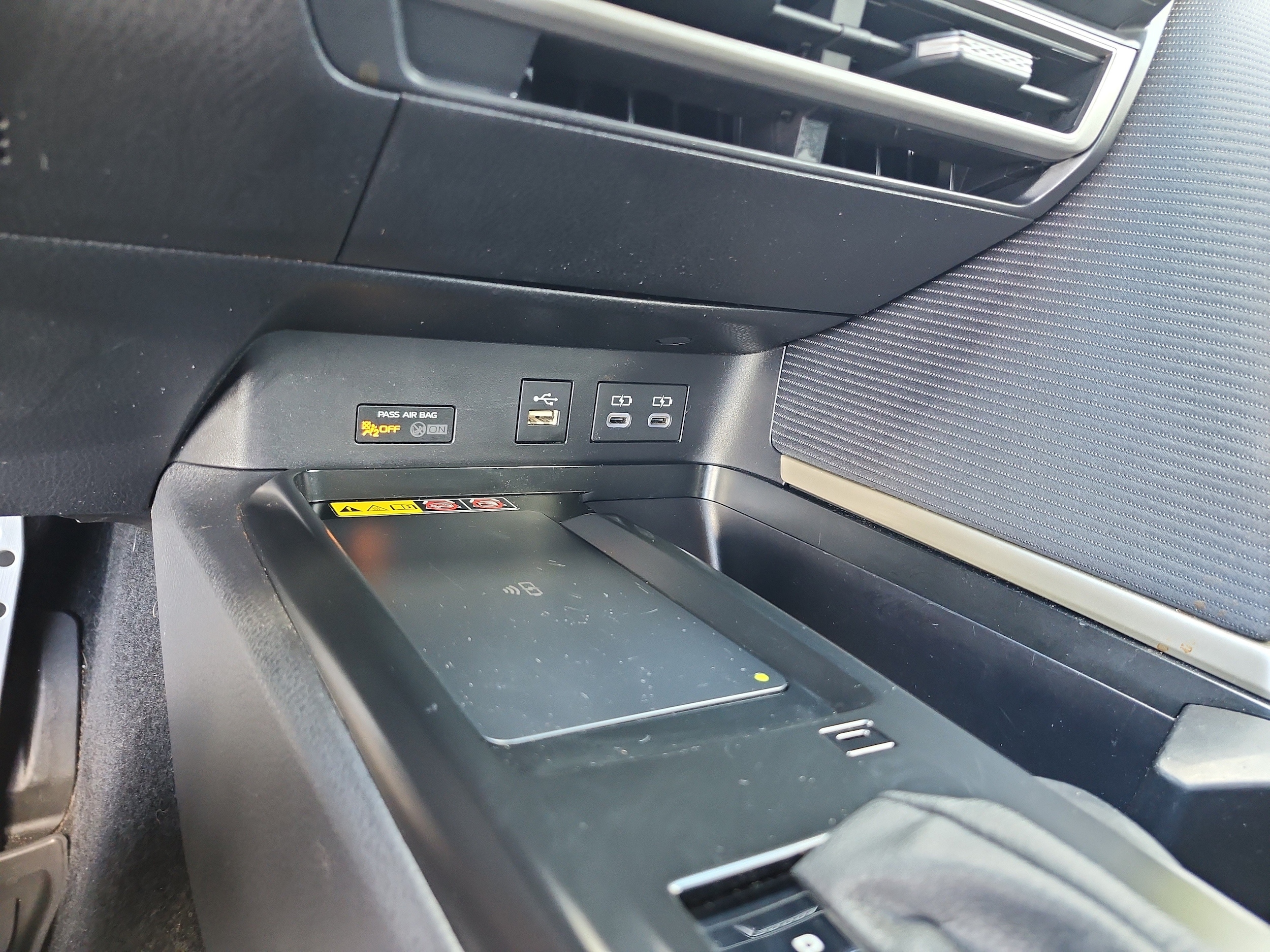 2025 Toyota Camry SE - Photo 32