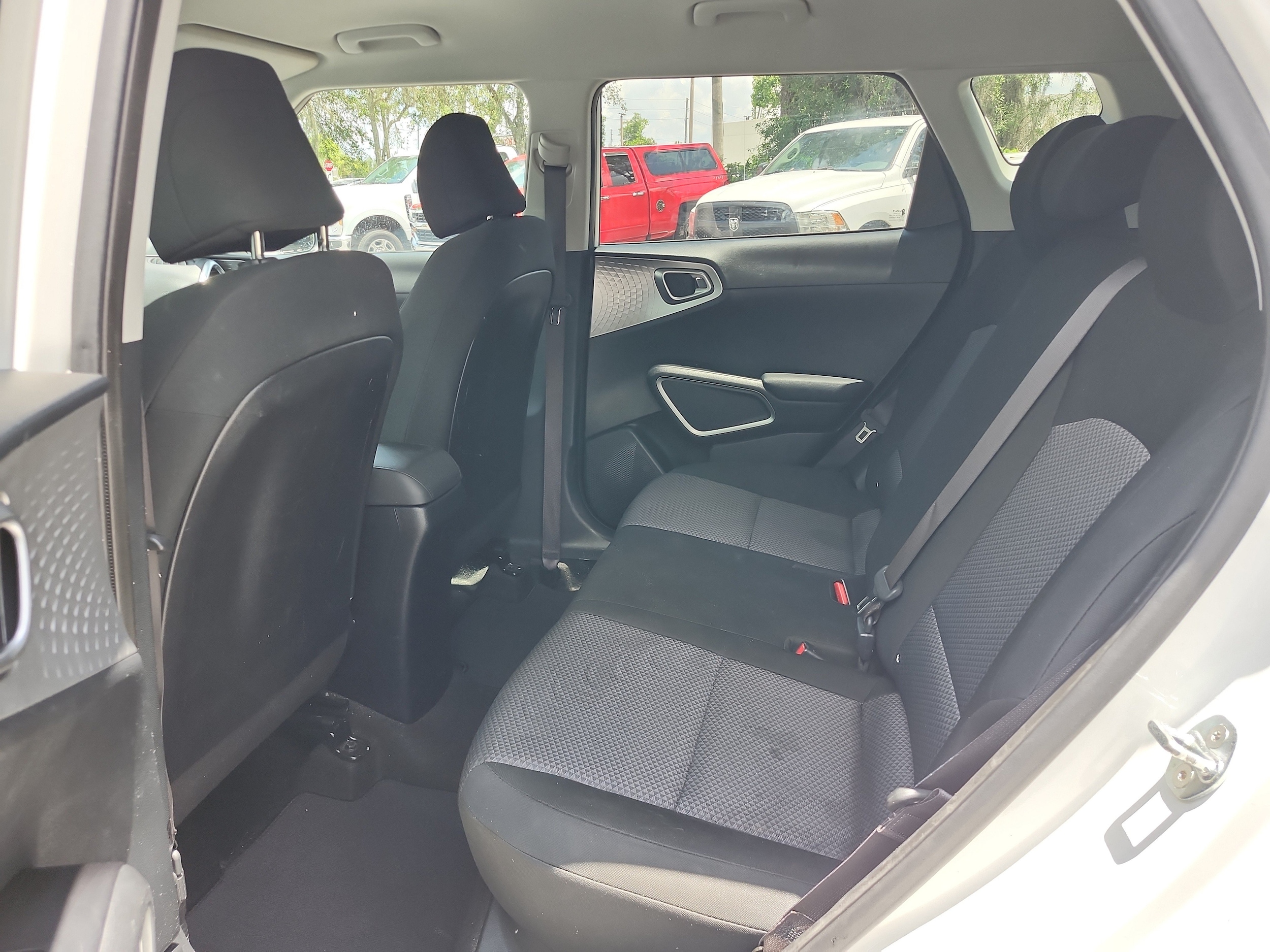 2022 Kia Soul LX - Photo 19