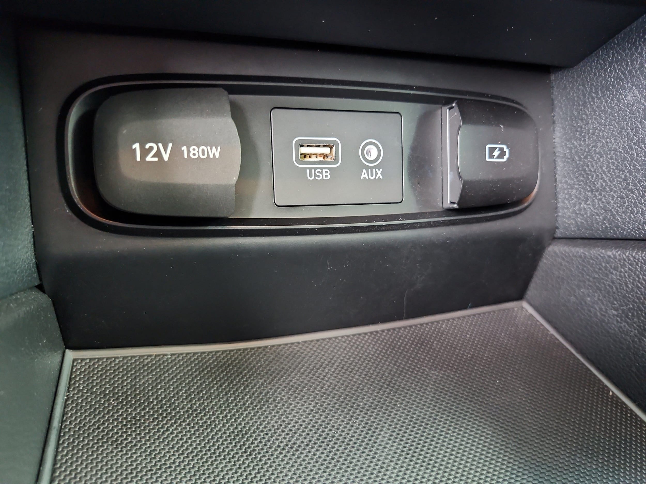 2019 Hyundai Santa Fe SE - Photo 26