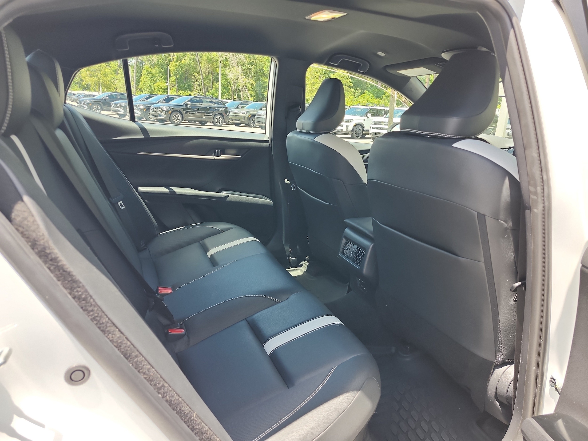 2025 Toyota Camry SE - Photo 20