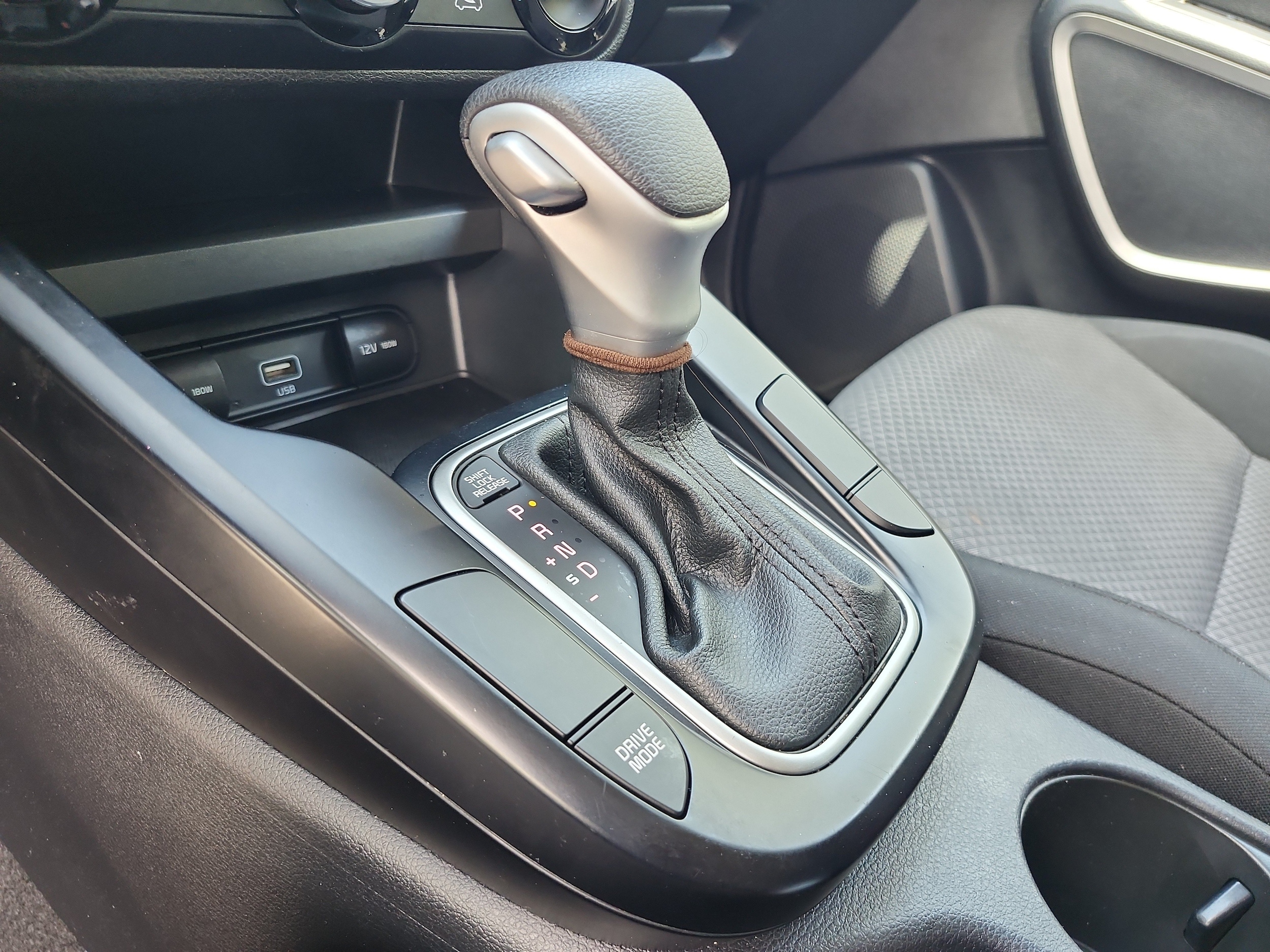 2022 Kia Soul LX - Photo 16