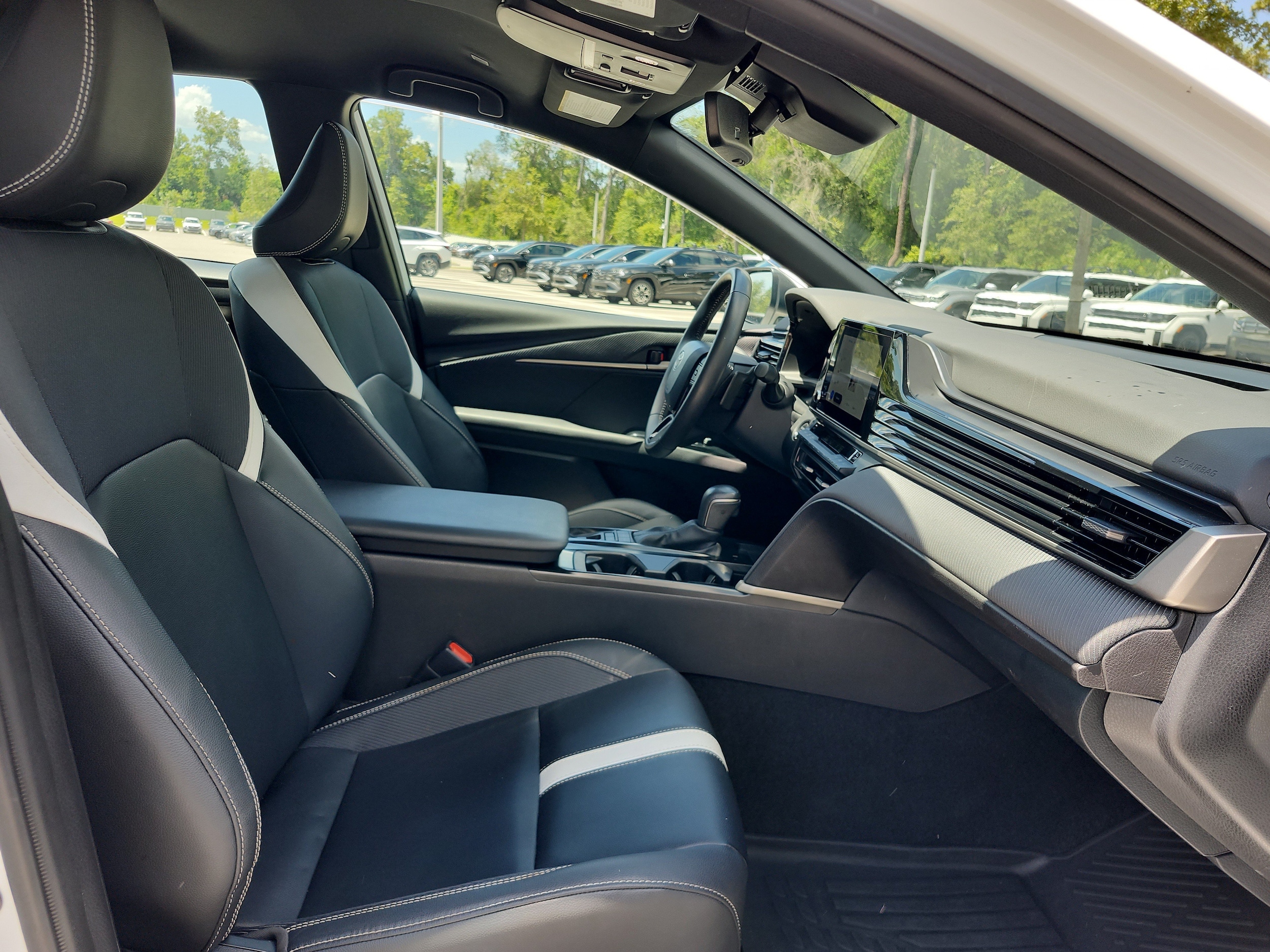 2025 Toyota Camry SE - Photo 21