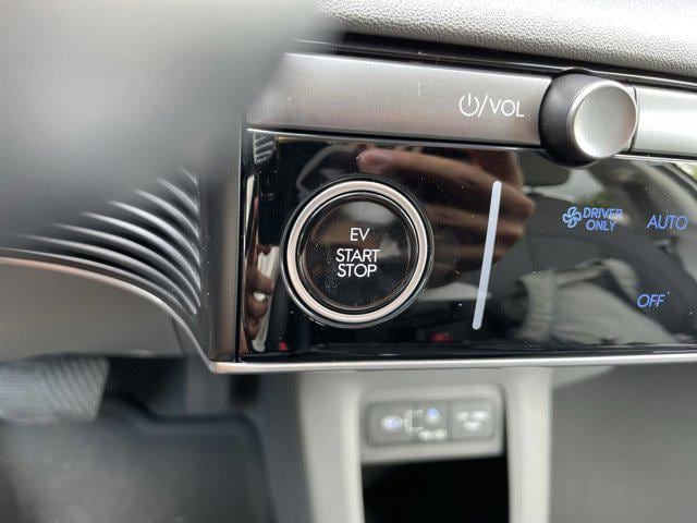 2025 Hyundai IONIQ 5 SEL - Photo 23