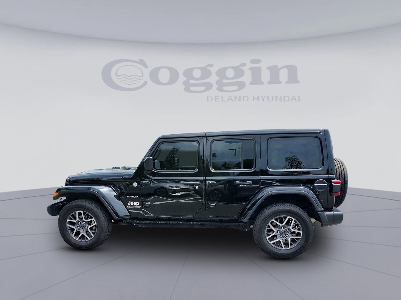 2024 Jeep Wrangler Sahara photo 2
