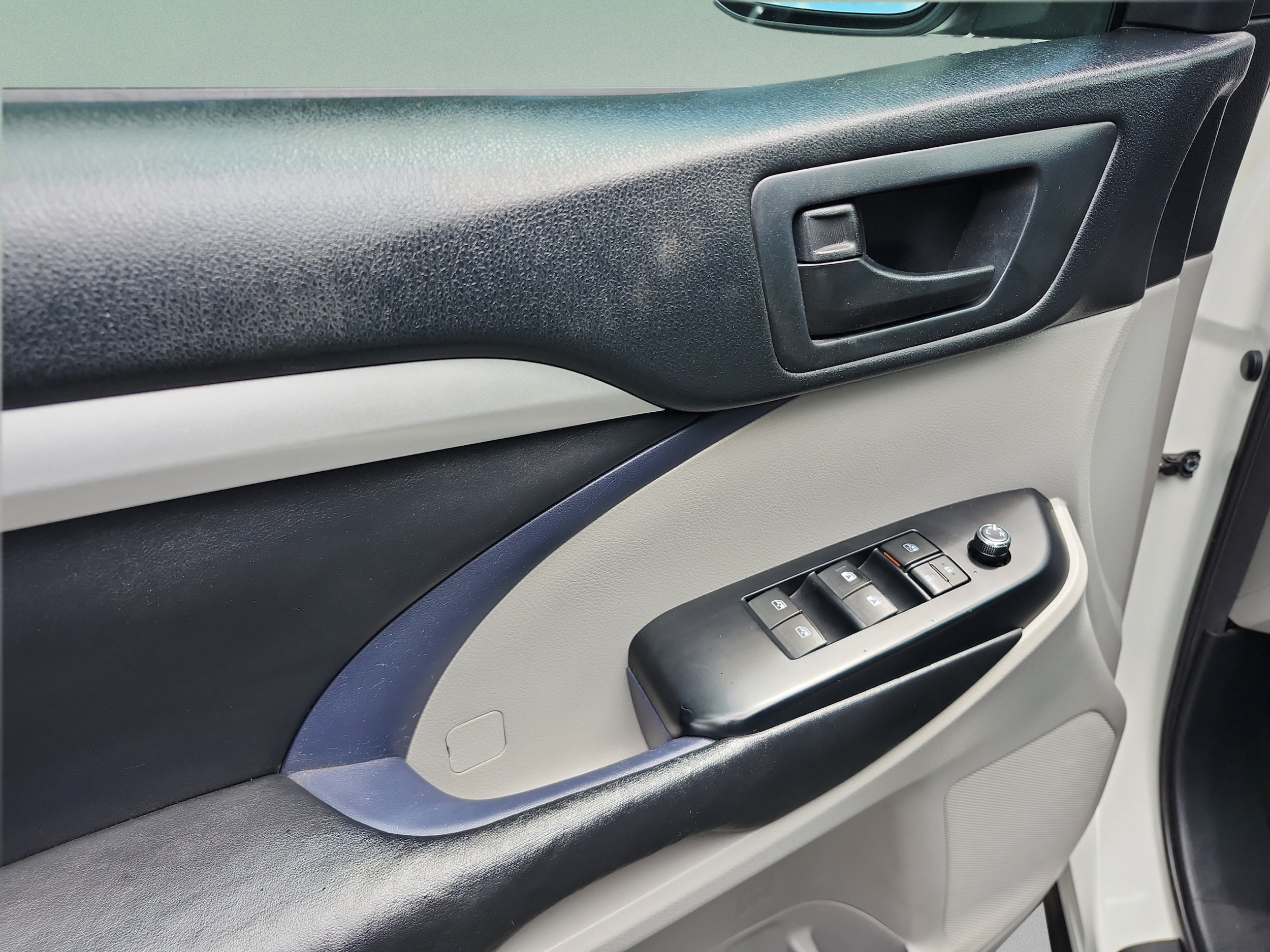 2018 Toyota Highlander LE Plus - Photo 16