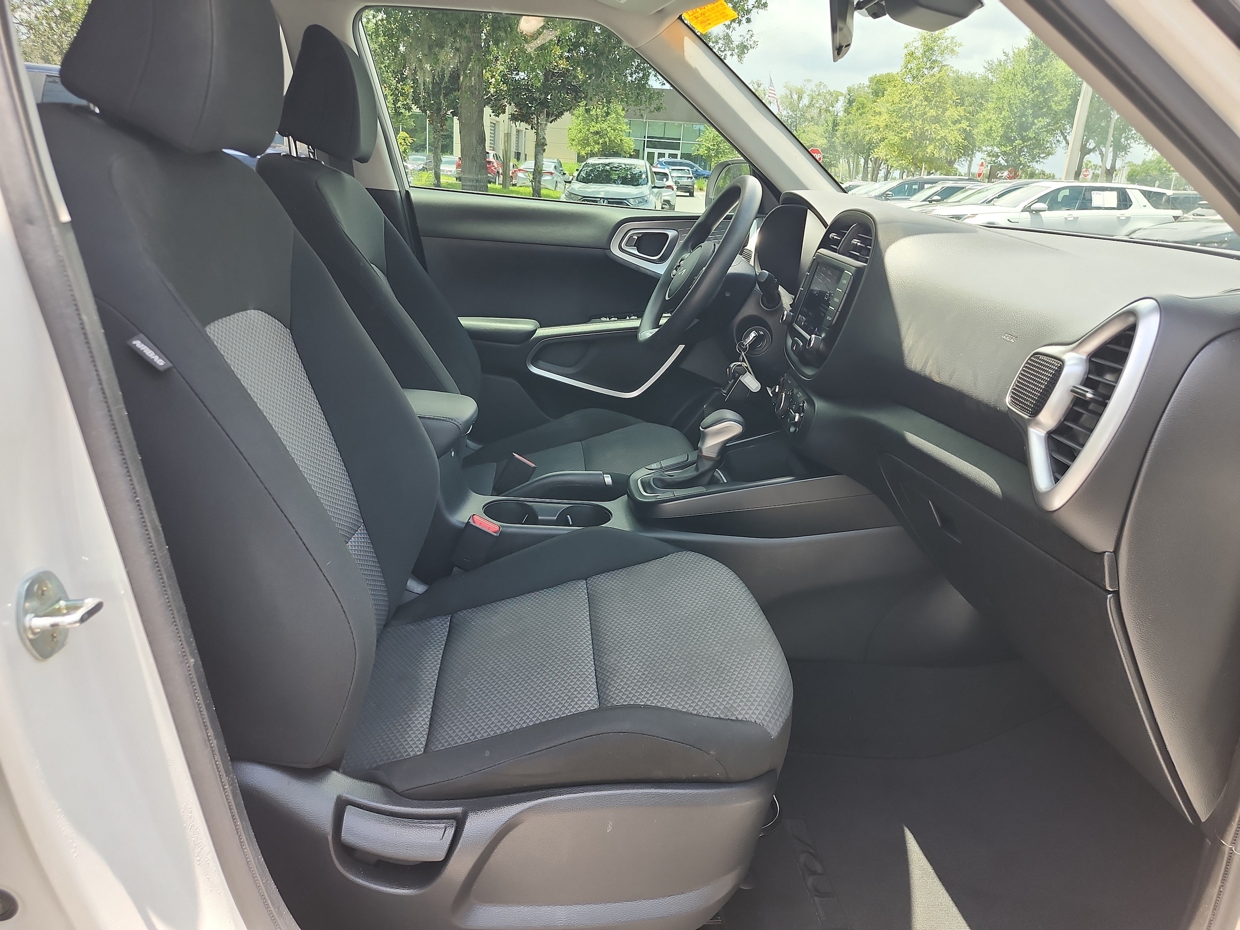 2022 Kia Soul LX - Photo 21