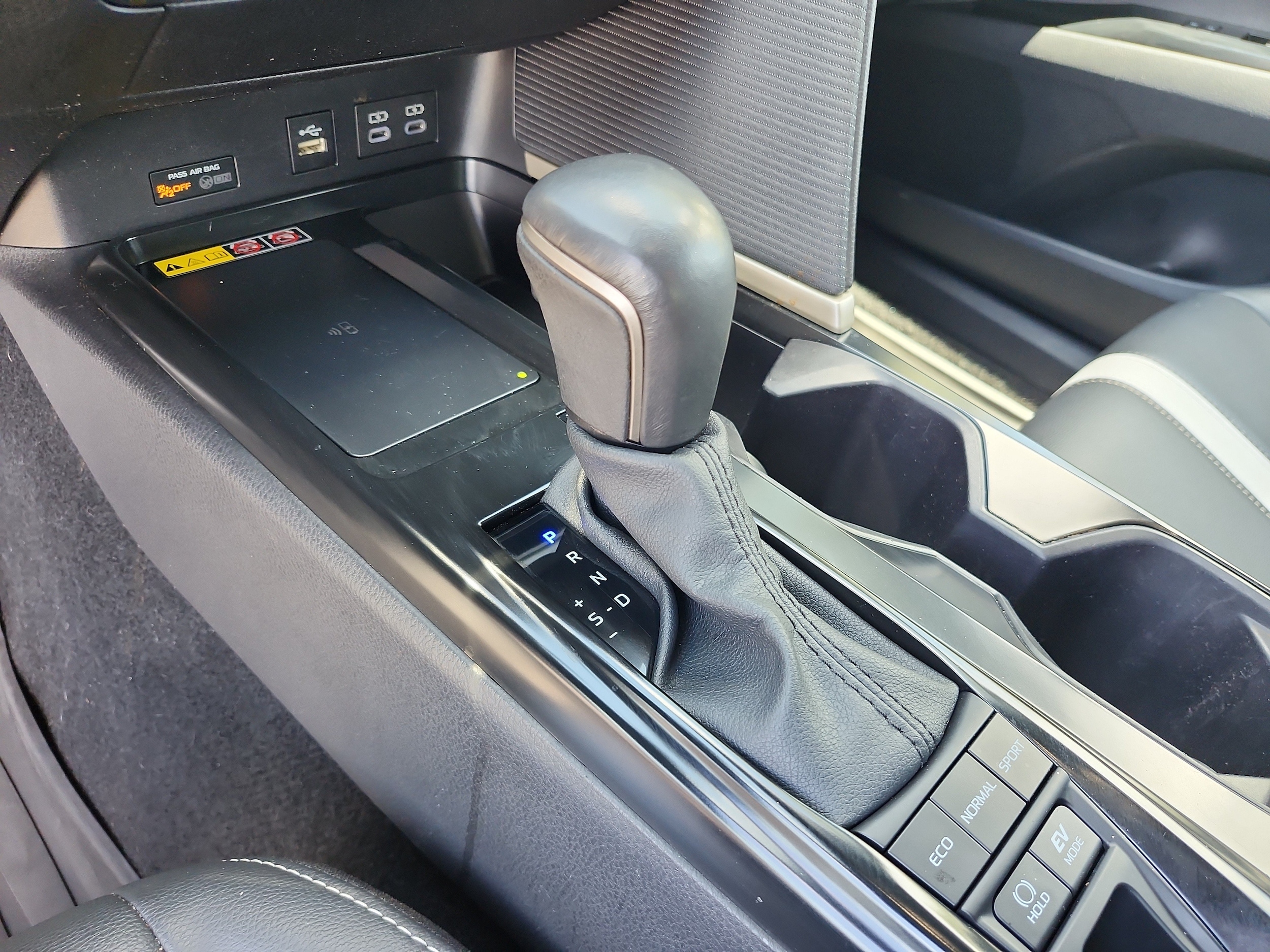2025 Toyota Camry SE - Photo 15