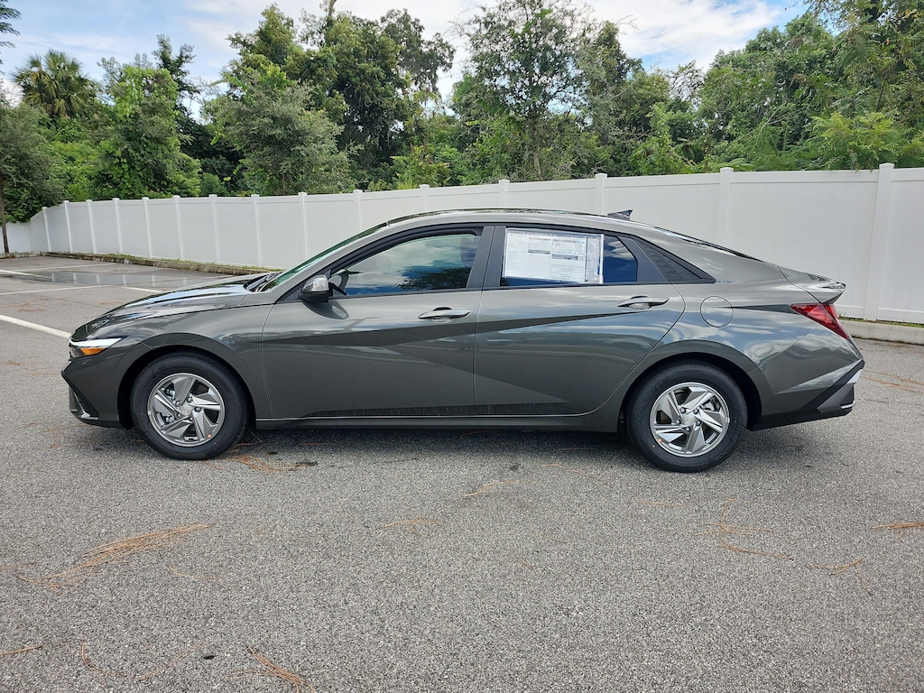 New 2026 Hyundai Elantra SE Sedan