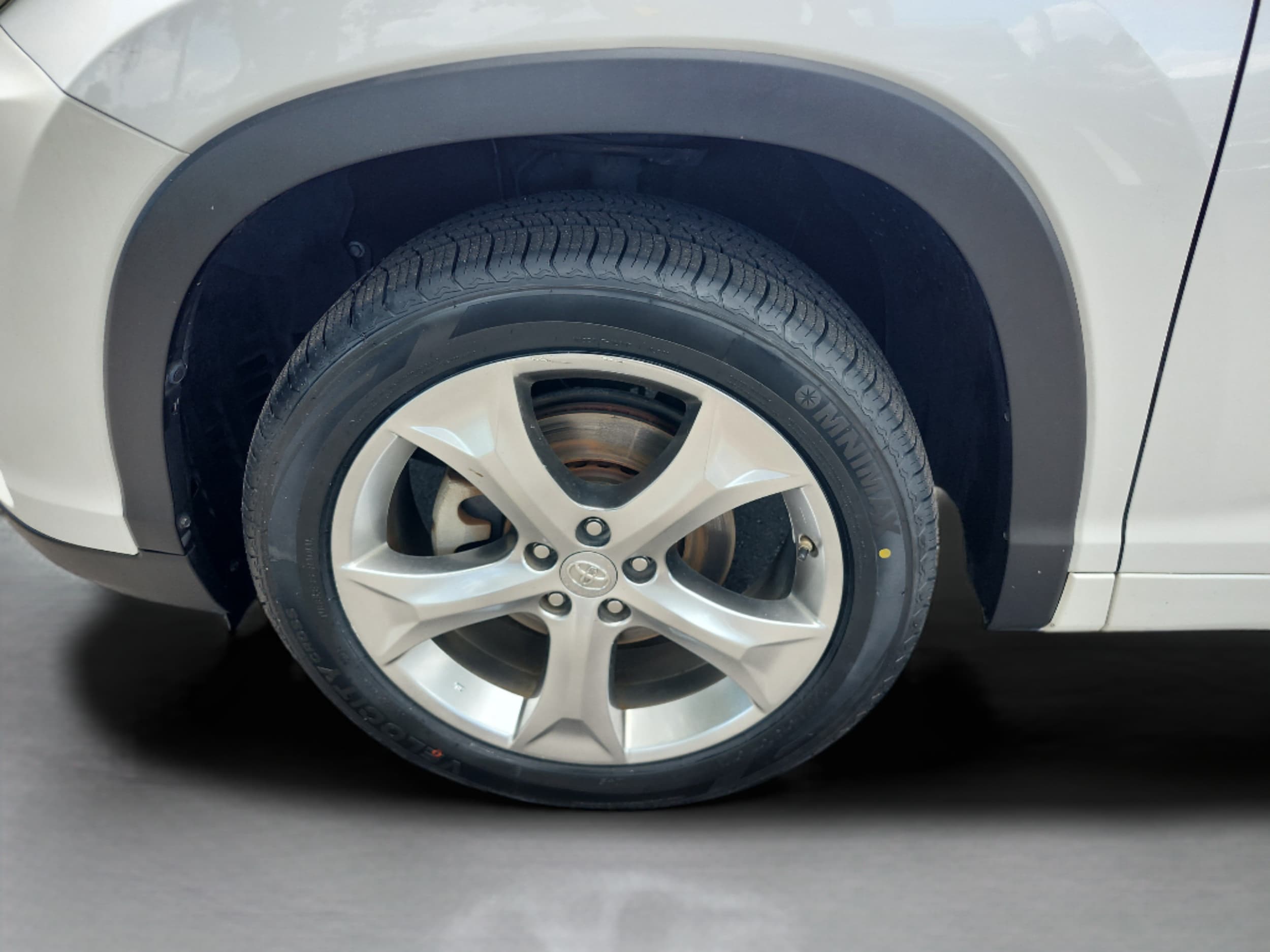 2018 Toyota Highlander LE Plus - Photo 27