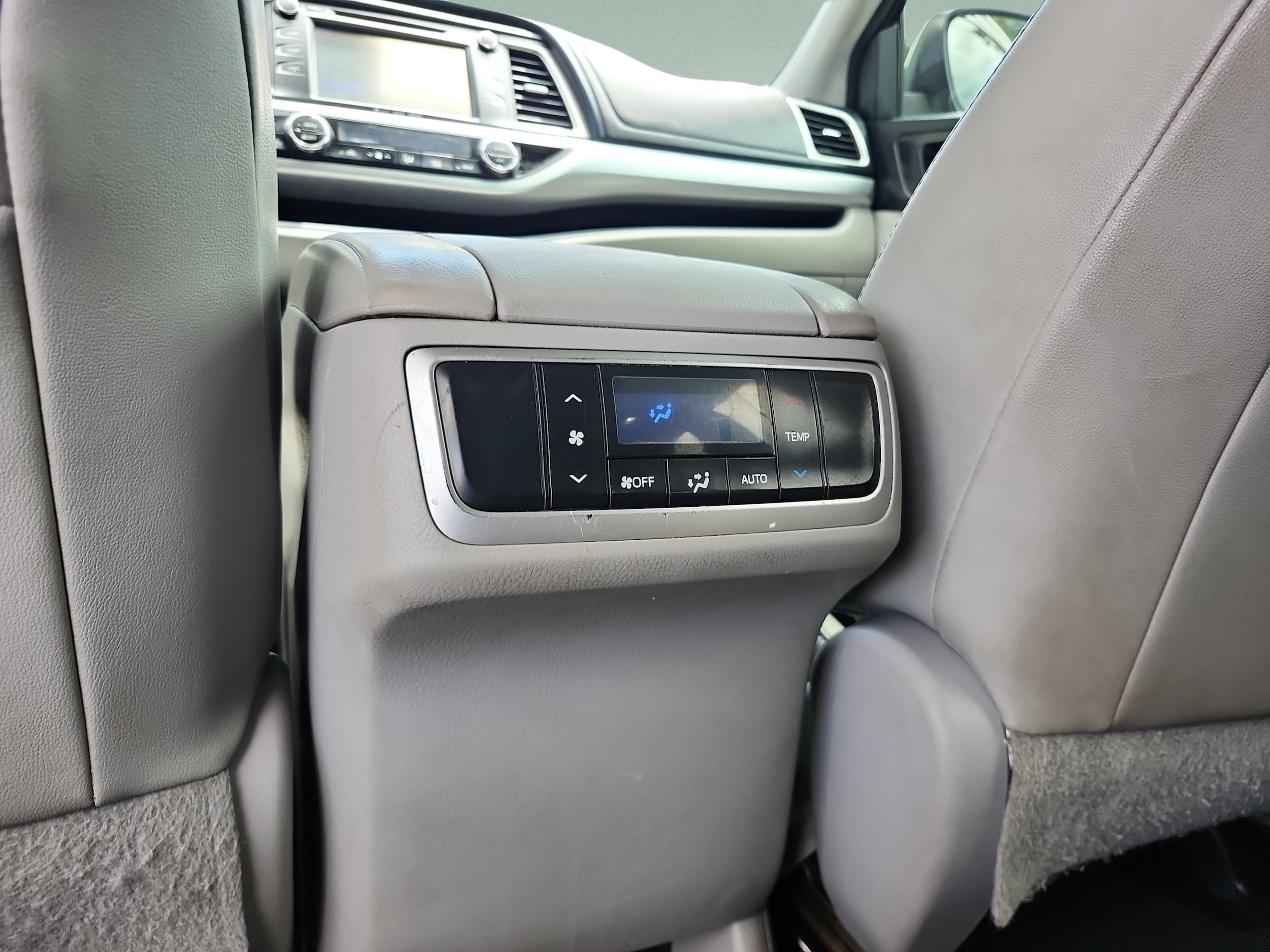 2018 Toyota Highlander LE Plus - Photo 18
