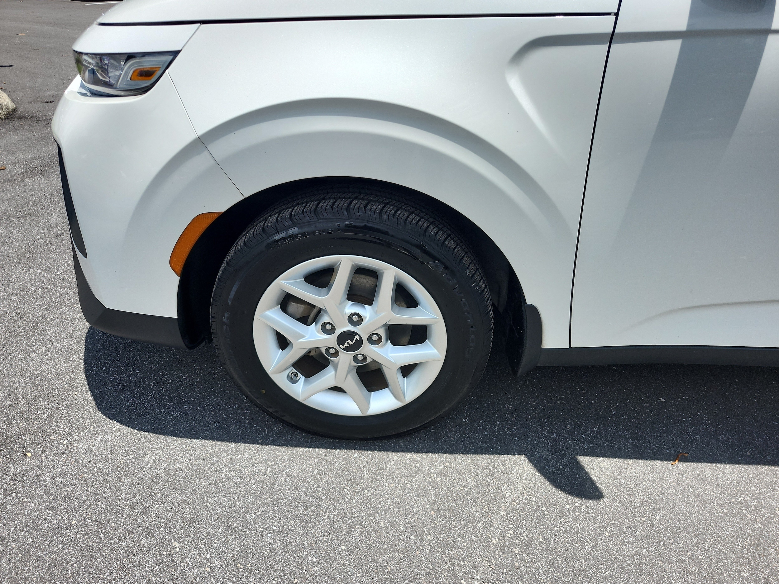 2022 Kia Soul LX - Photo 10
