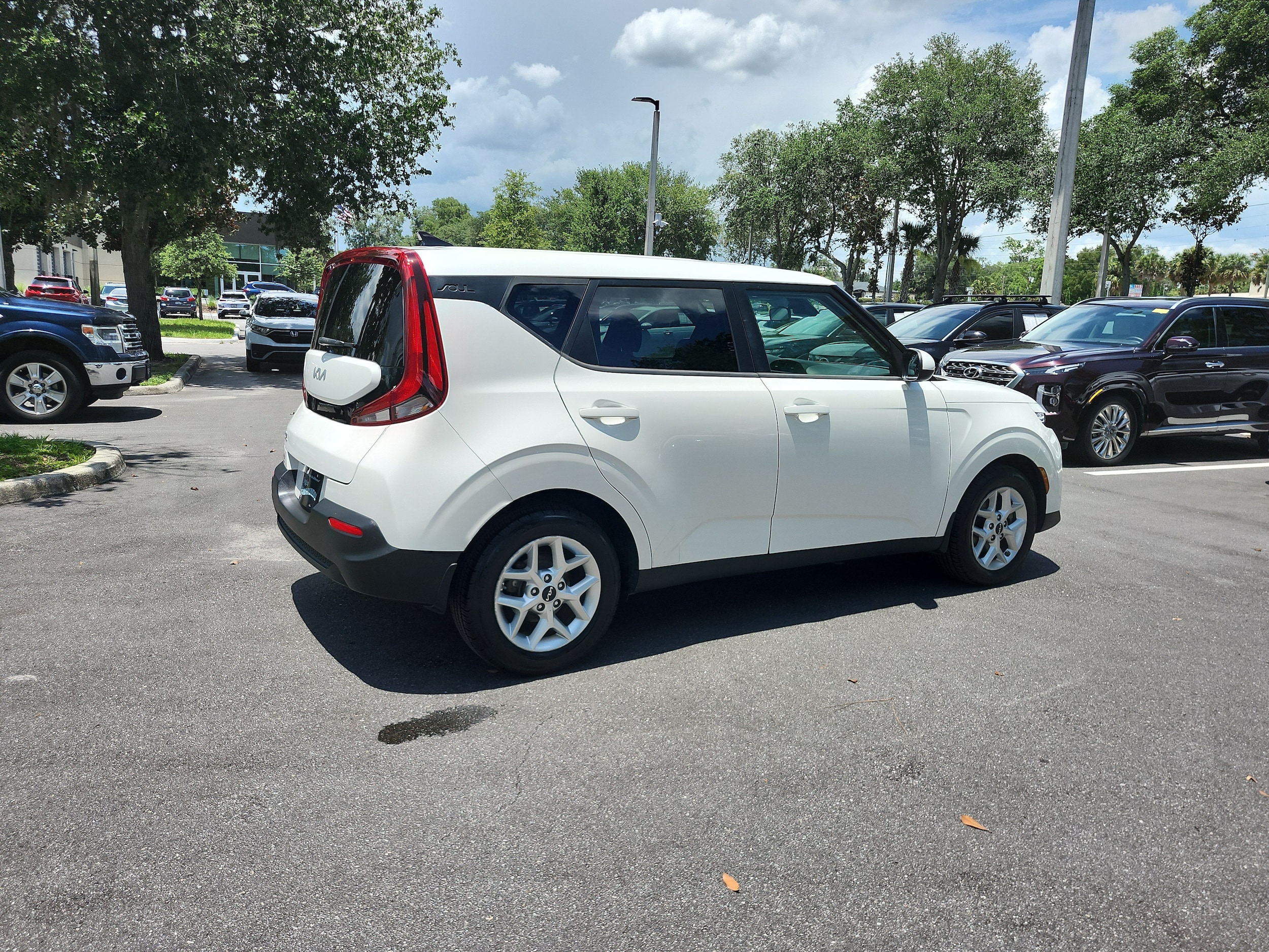 2022 Kia Soul LX - Photo 6