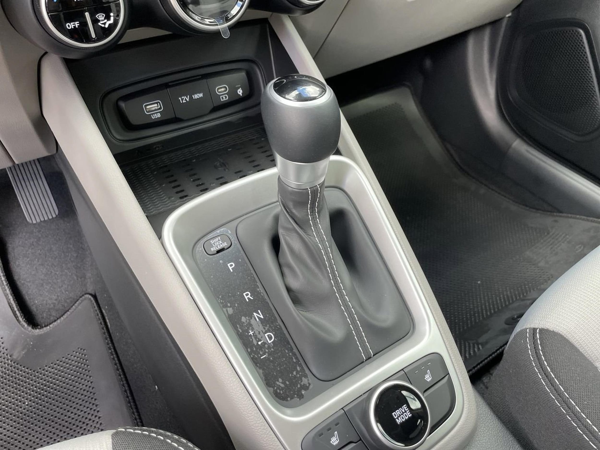2026 Hyundai Venue SEL - Photo 15