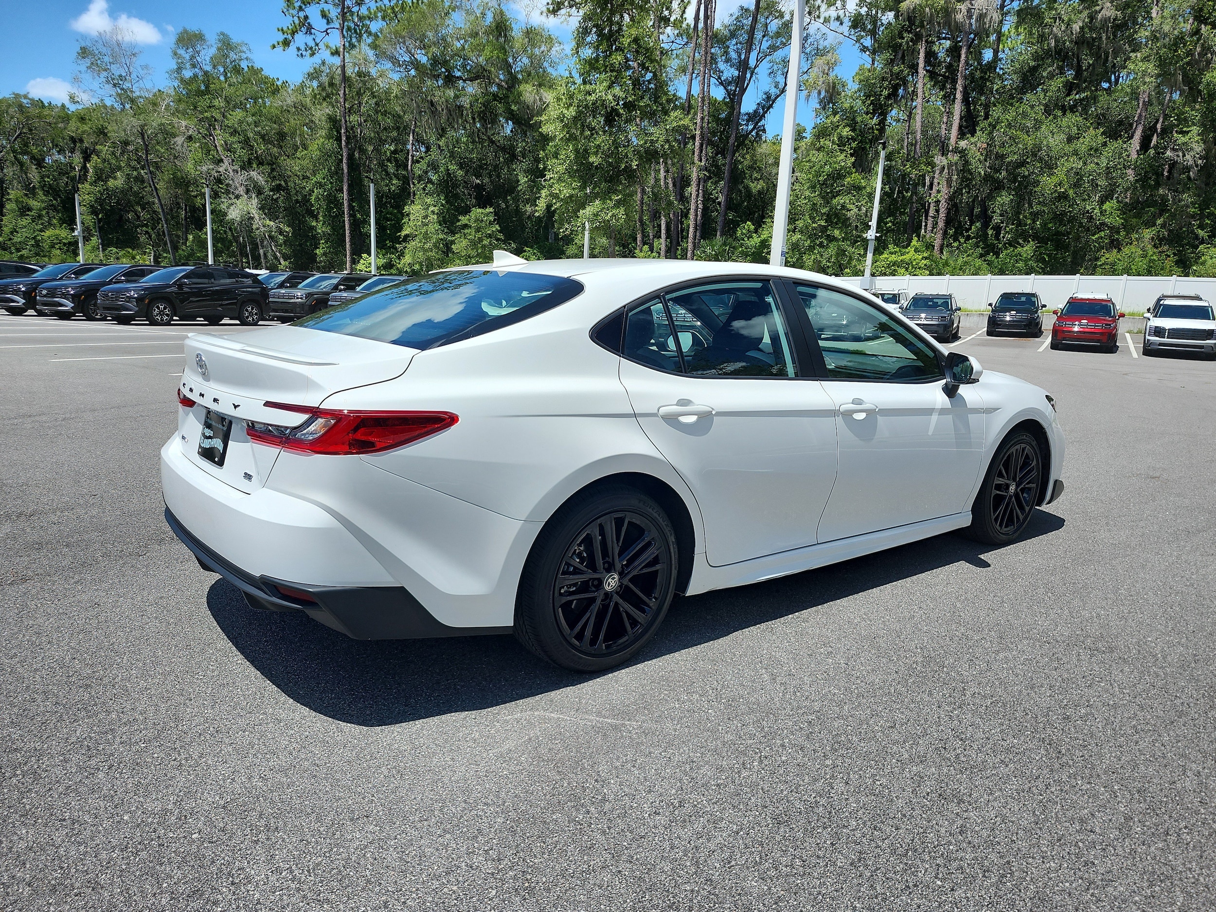 2025 Toyota Camry SE - Photo 6