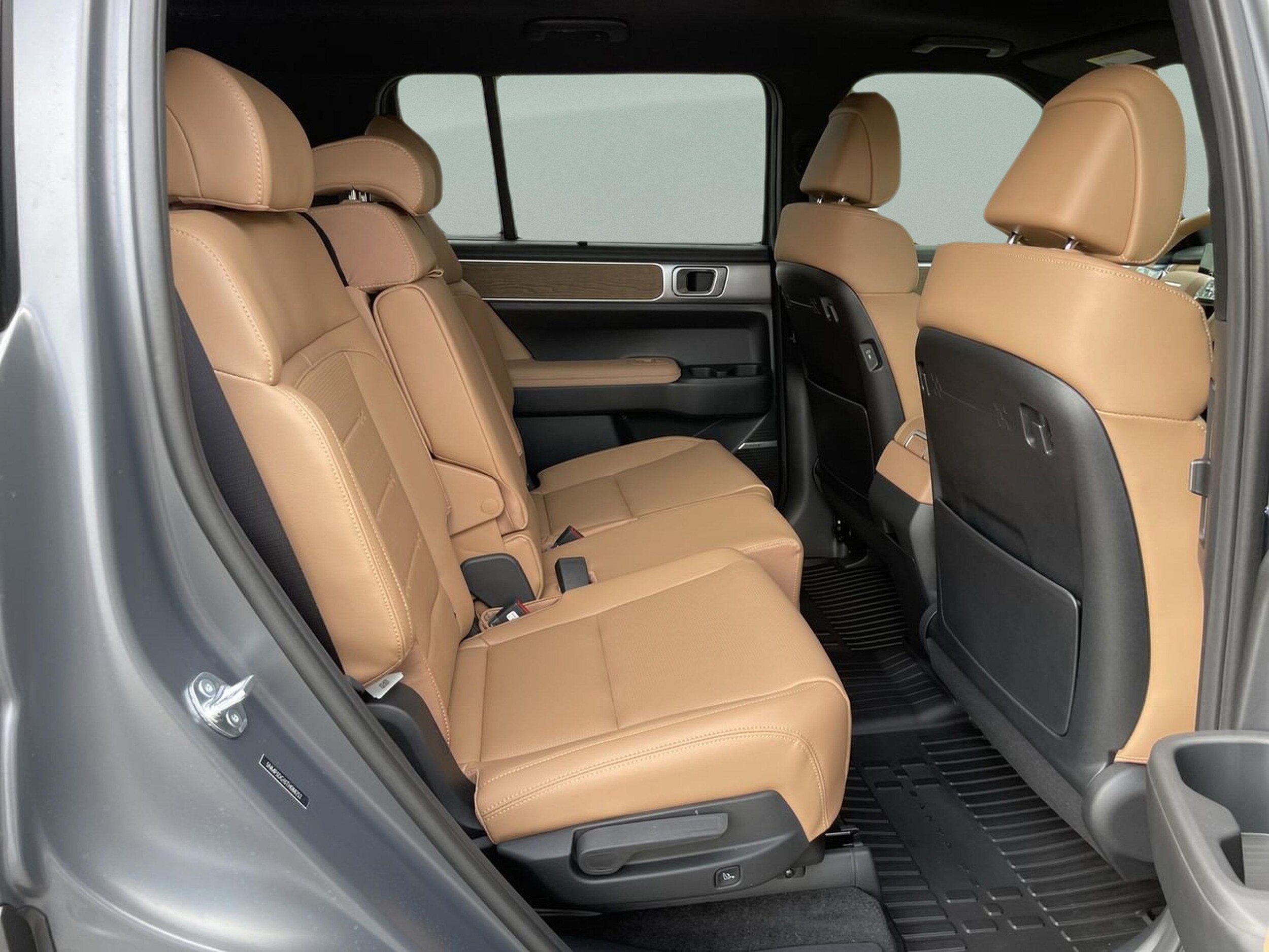 2026 Hyundai Santa Fe Limited - Photo 18