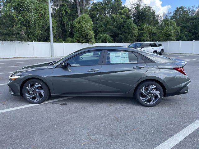 2025 Hyundai Elantra SEL Sport photo 2