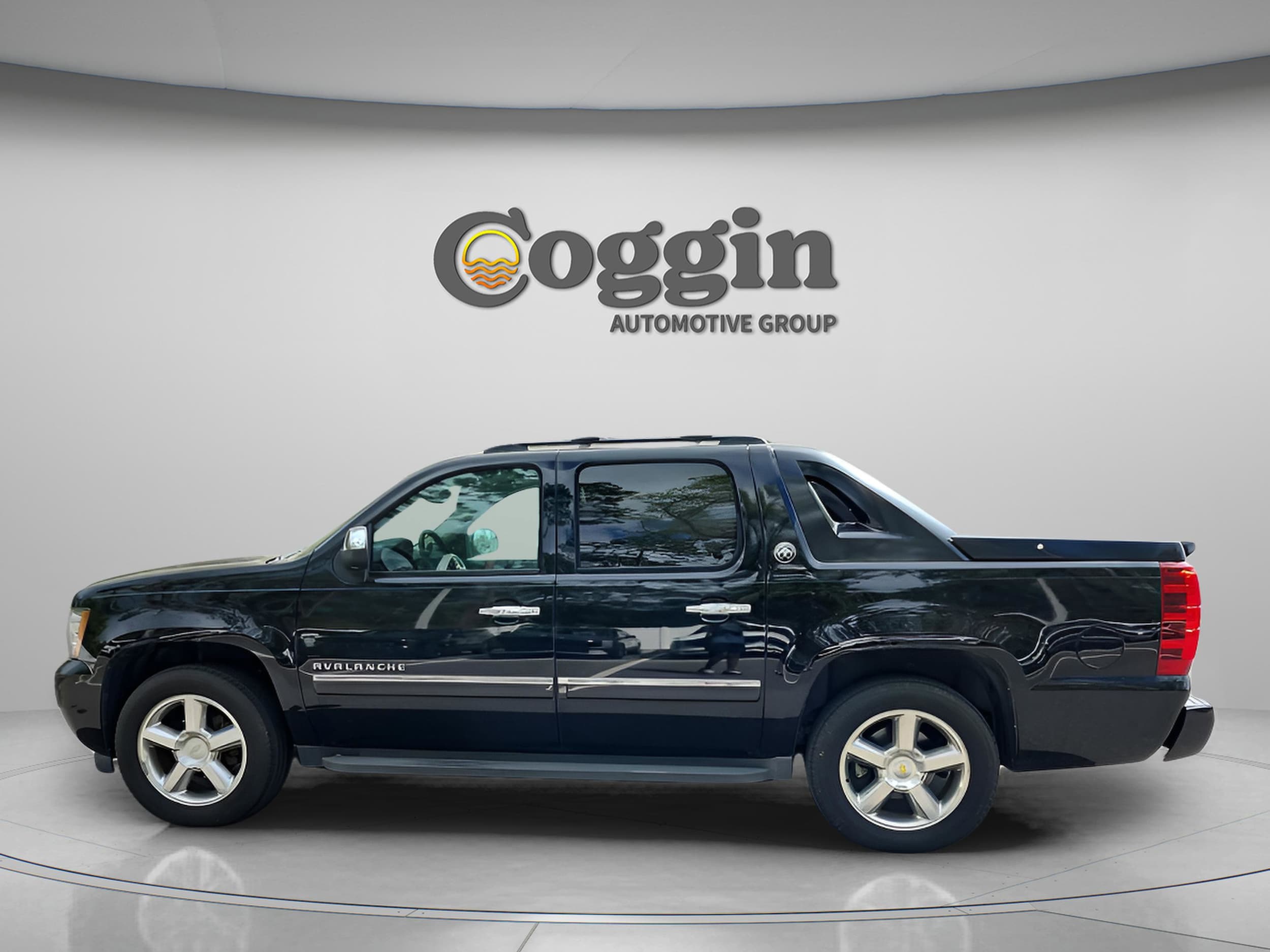 Used 2013 Chevrolet Avalanche LTZ with VIN 3GNMCGE0XDG133304 for sale in DeLand, FL