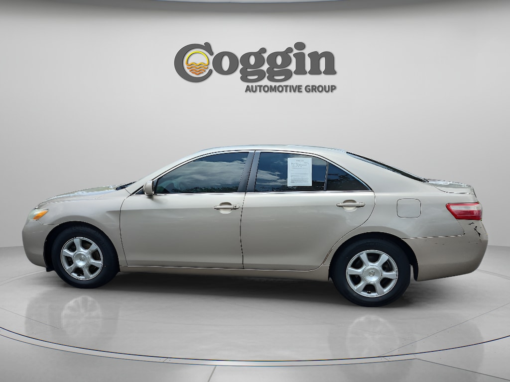 Used 2009 Toyota Camry SE Sedan