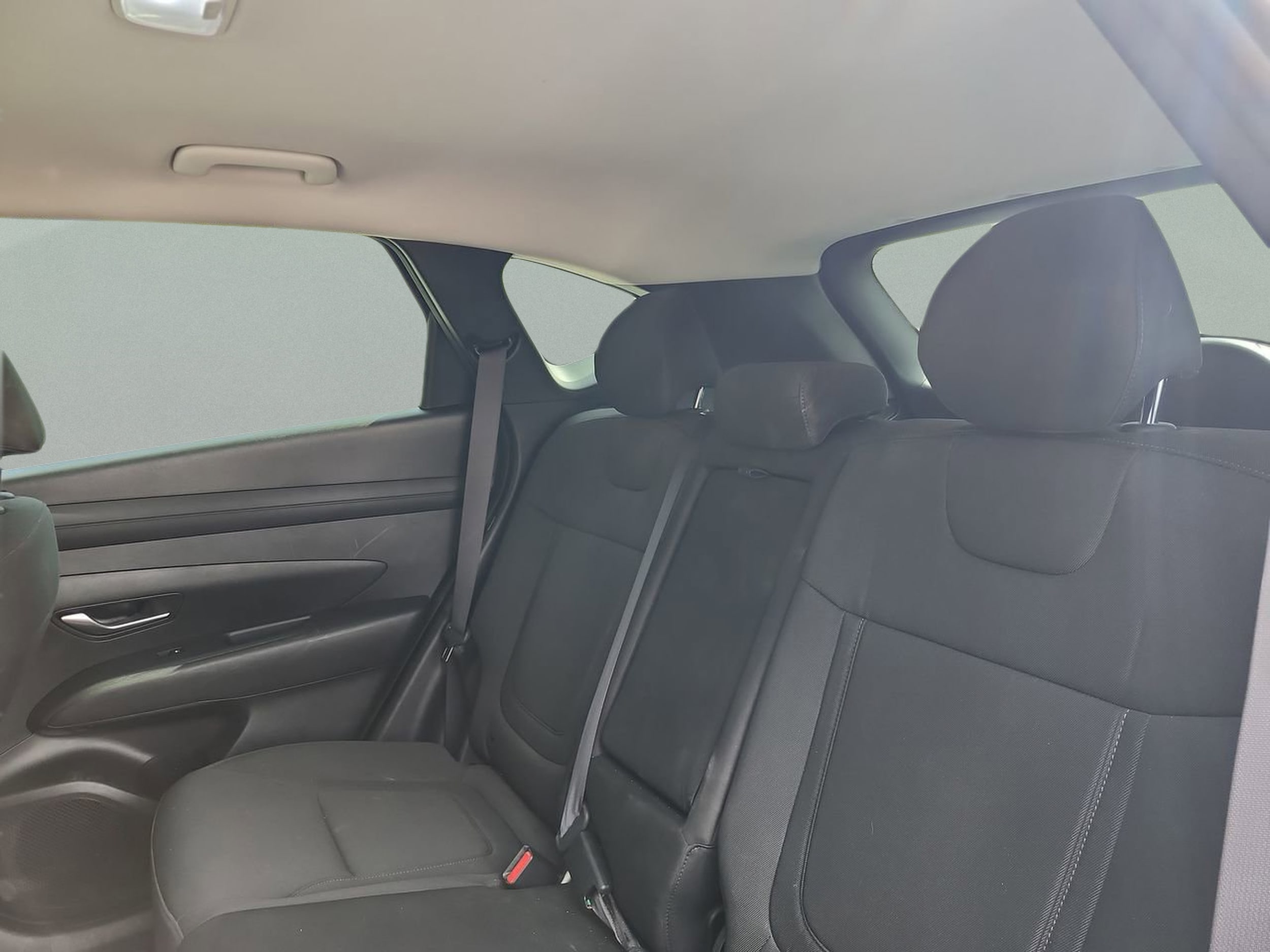 2025 Hyundai Tucson SE - Photo 16