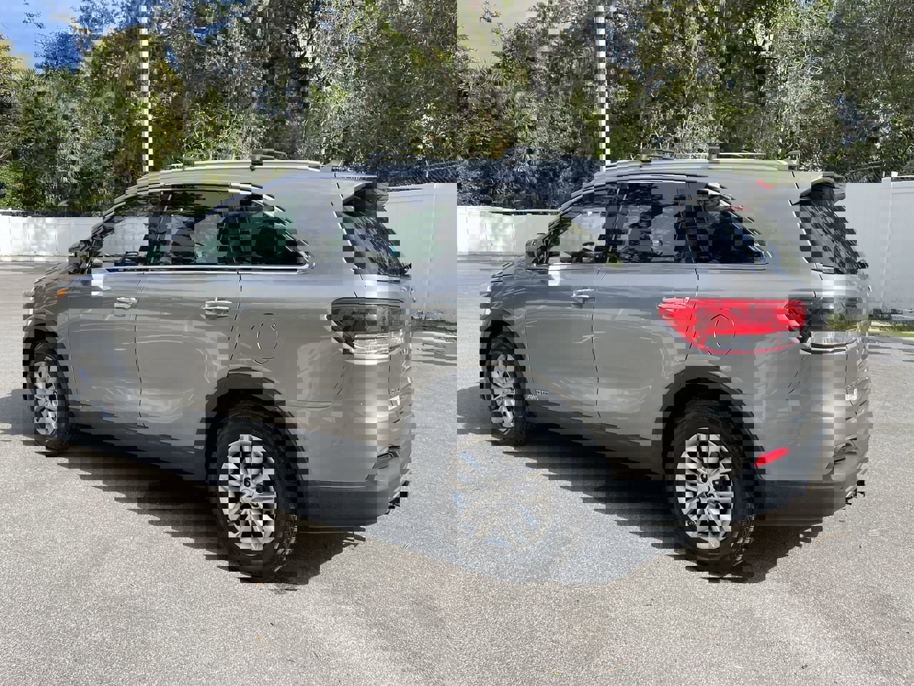 2018 Kia Sorento LX photo 2