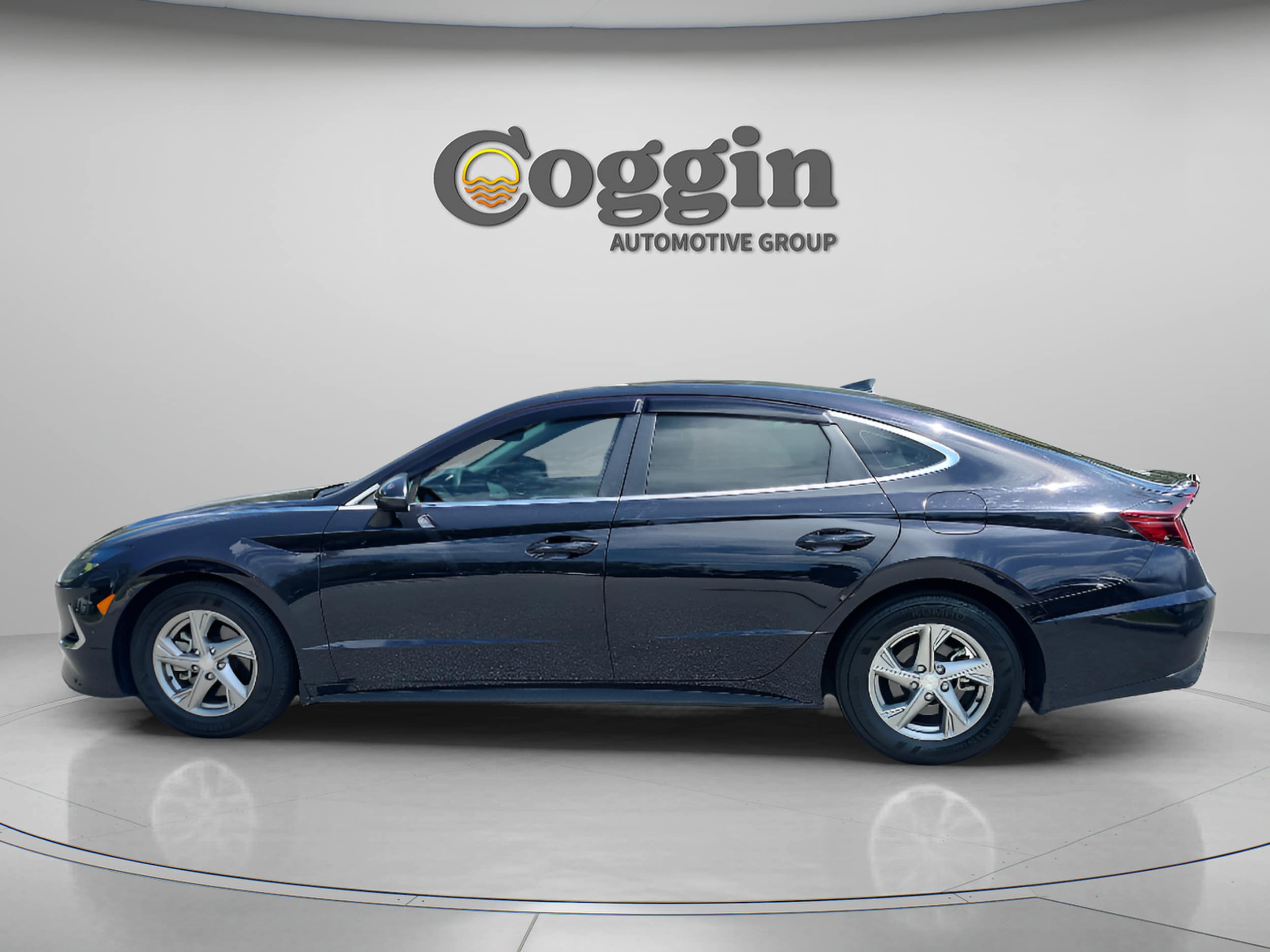 2023 Hyundai Sonata SE - Photo 2