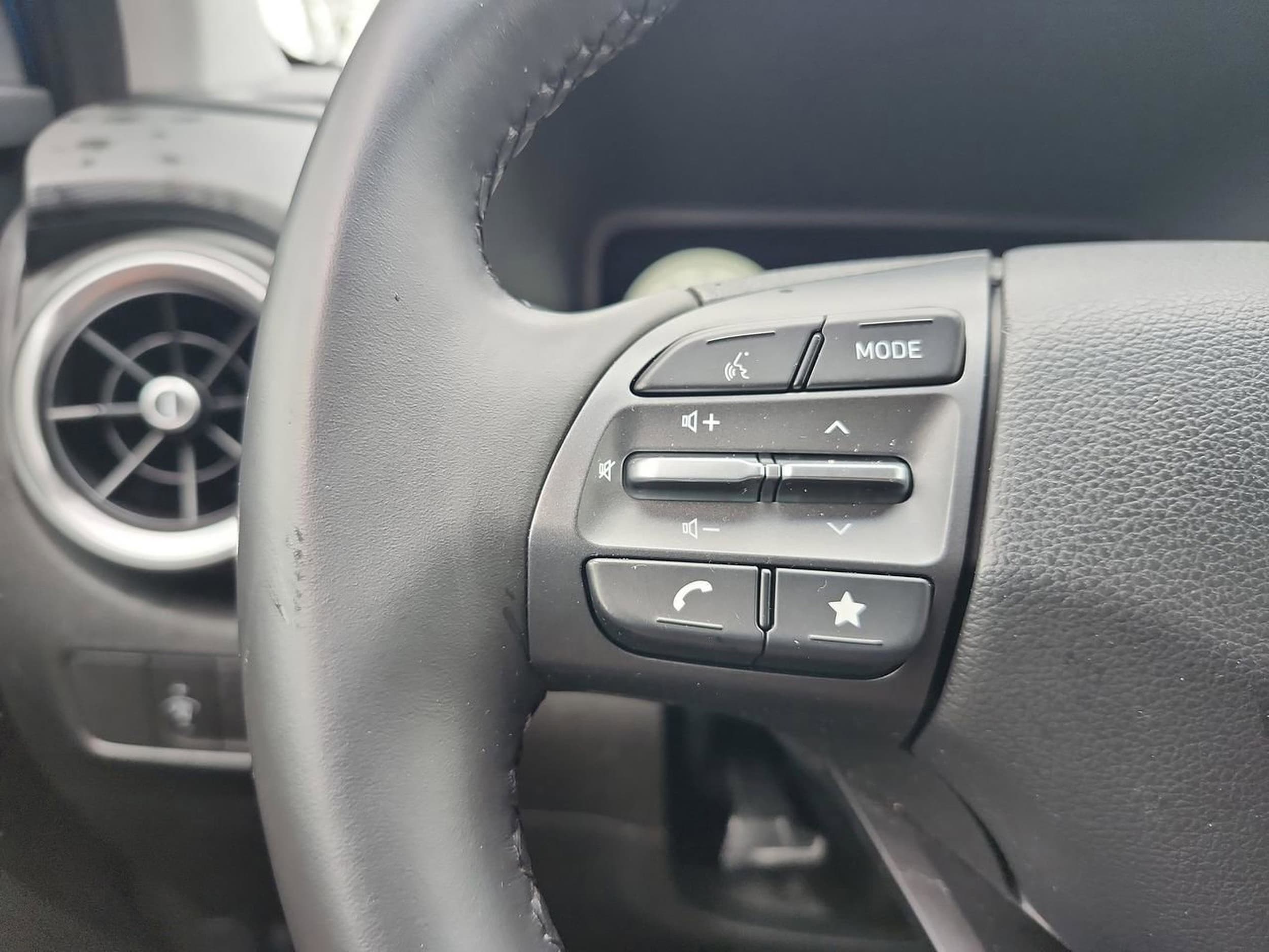 2022 Hyundai Kona Limited - Photo 13
