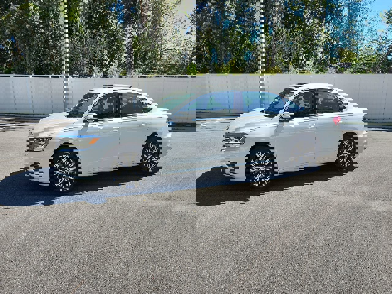 2022 Volkswagen Passat SE's photo