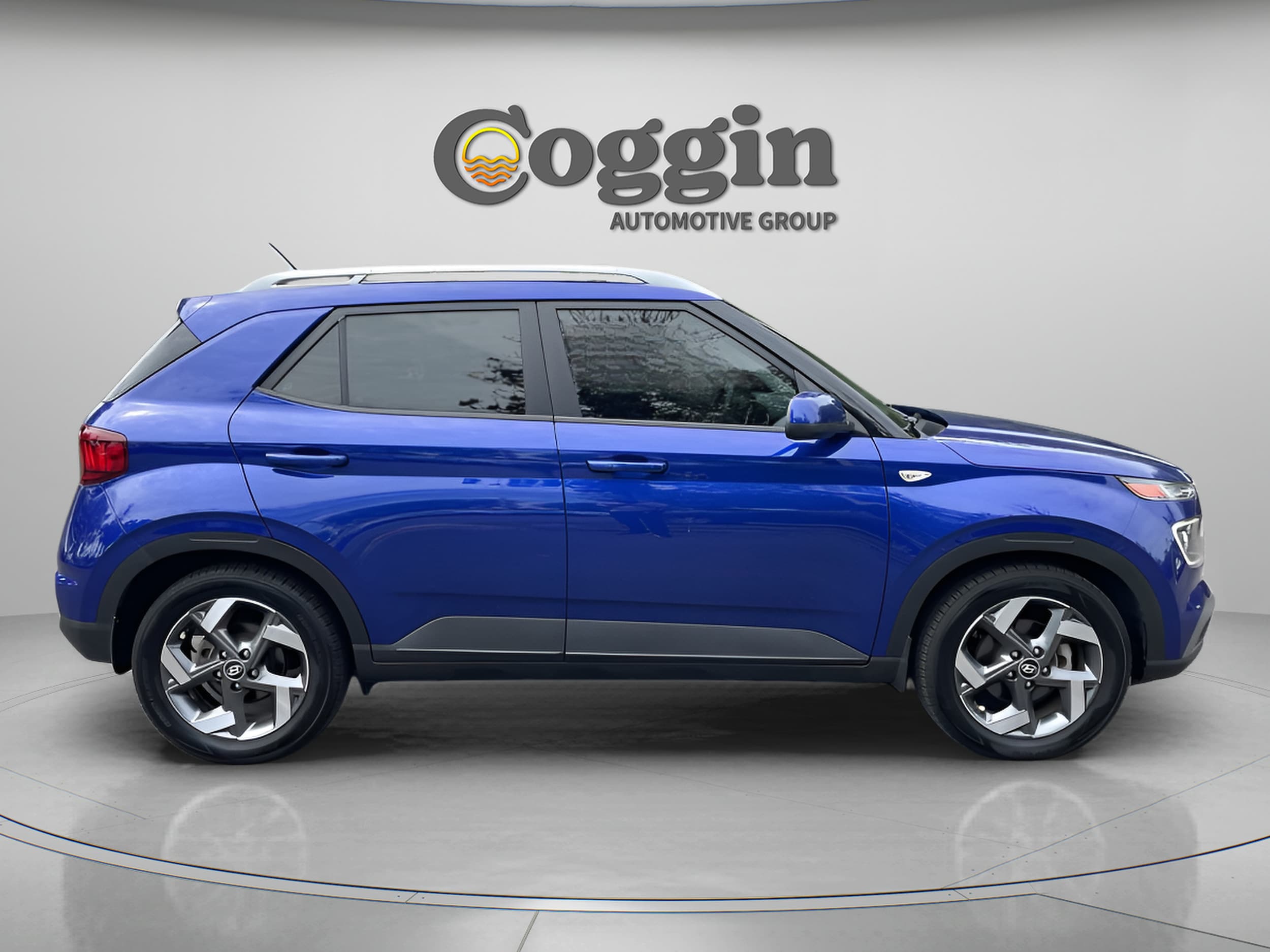 2023 Hyundai Venue Limited - Photo 8