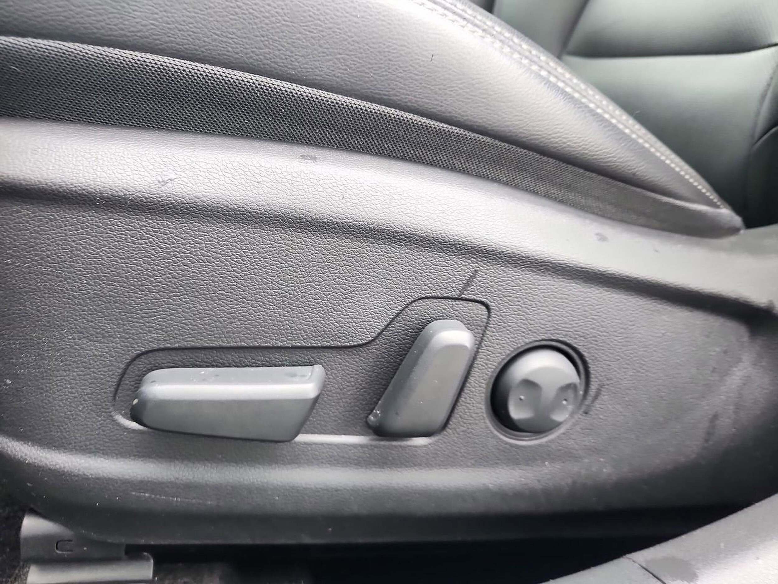 2022 Hyundai Kona Limited - Photo 14