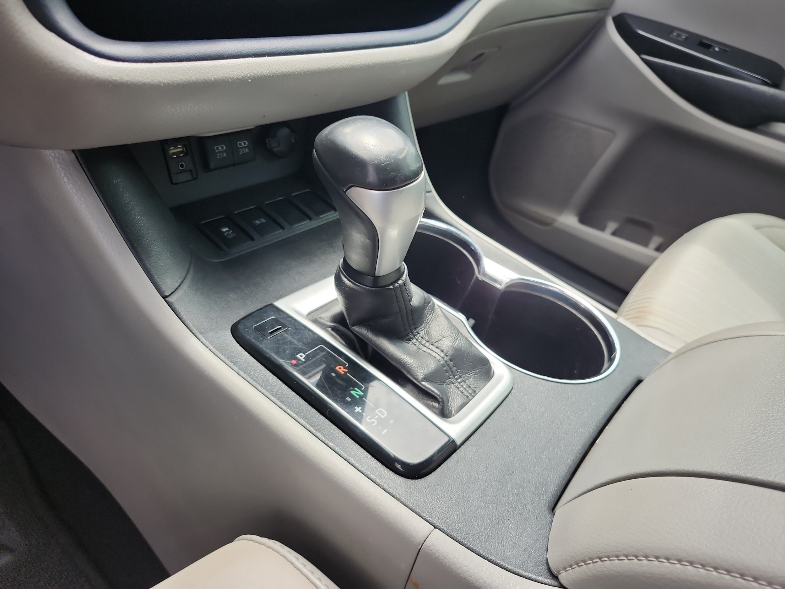 2018 Toyota Highlander LE Plus - Photo 14