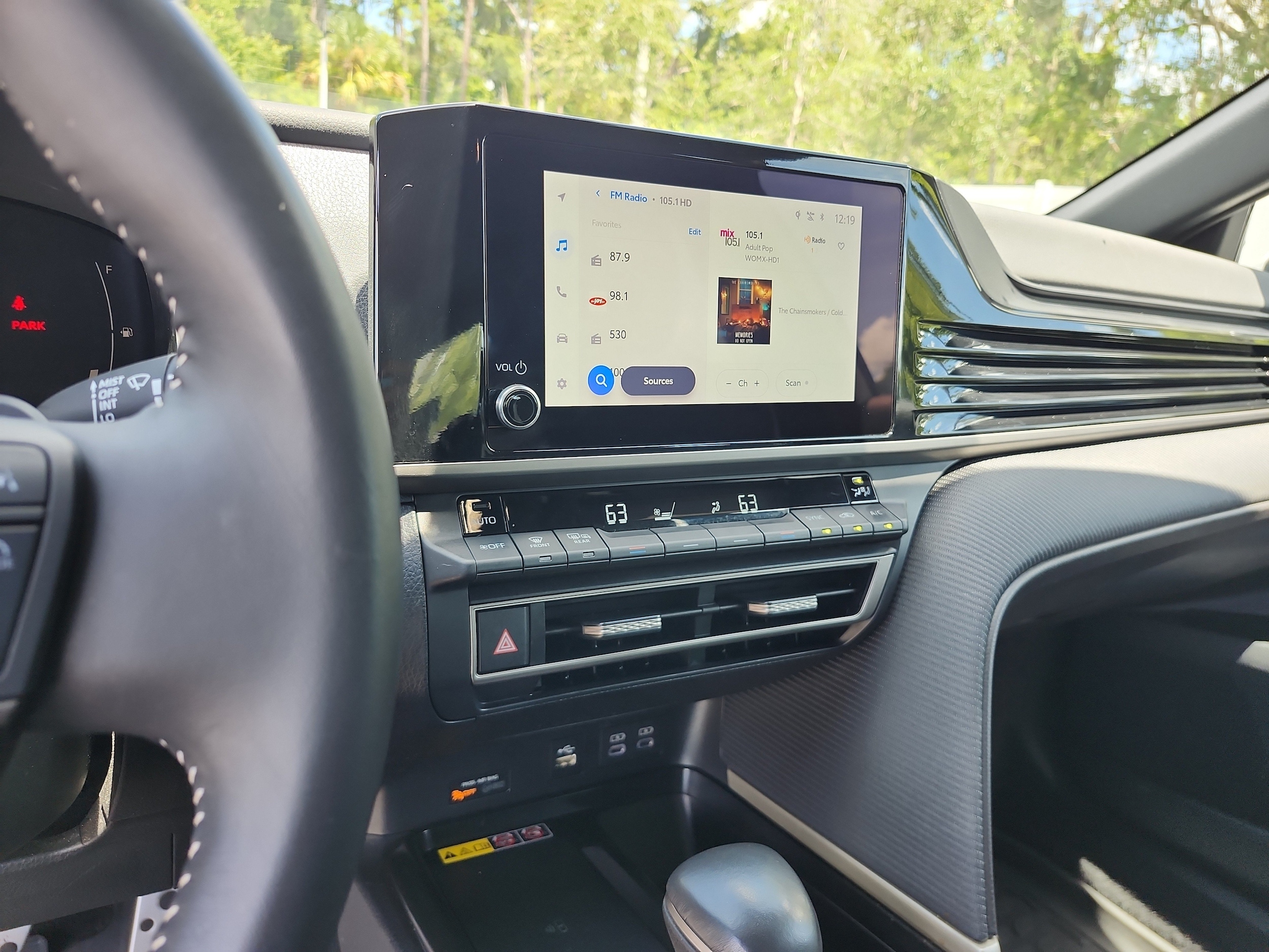 2025 Toyota Camry SE - Photo 13