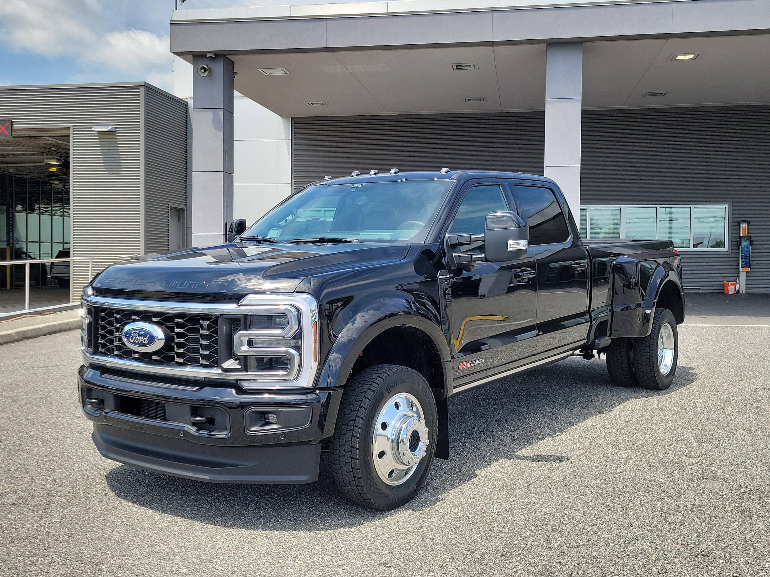 2026 Ford F-450 Platinum 4x4 Crew Cab 8' Box DRW's photo