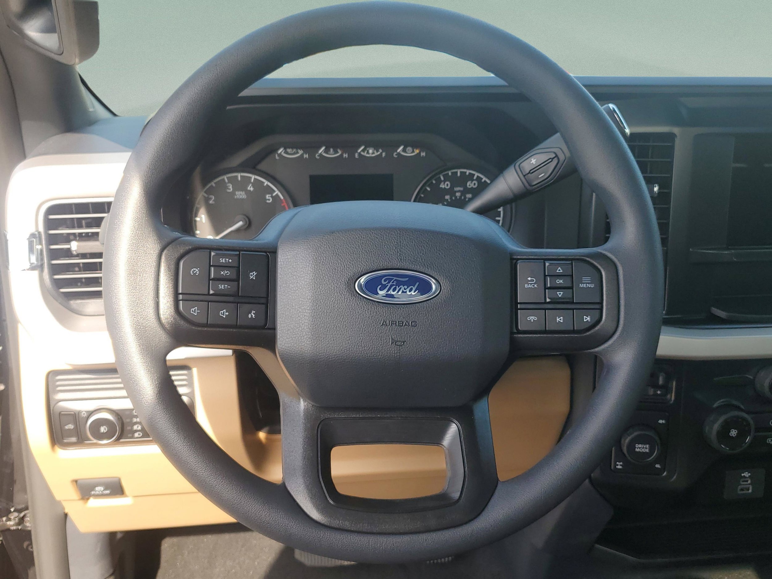 2025 Ford F-350 Super Duty XLT - Photo 21