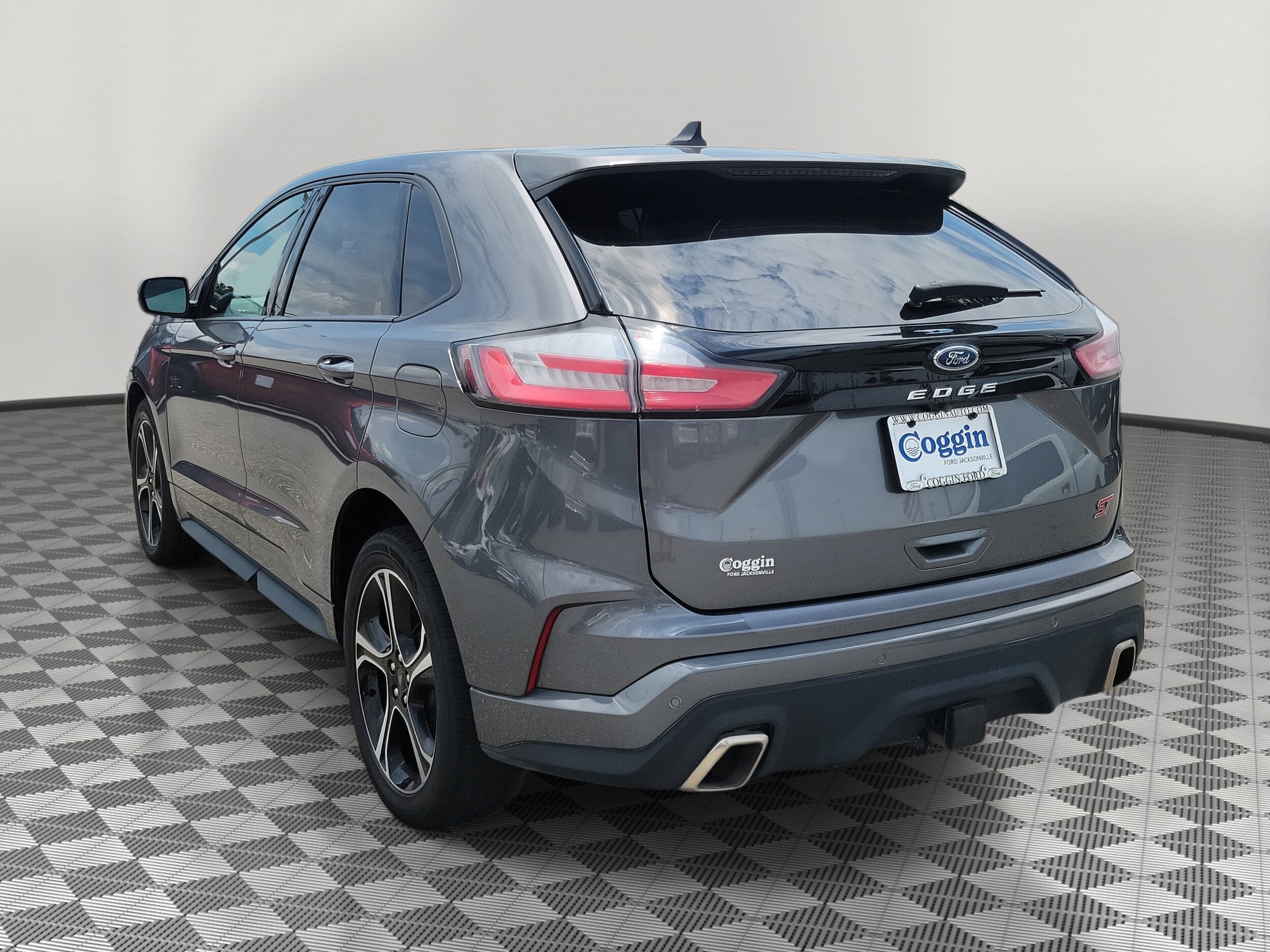 2024 Ford Edge ST photo 2