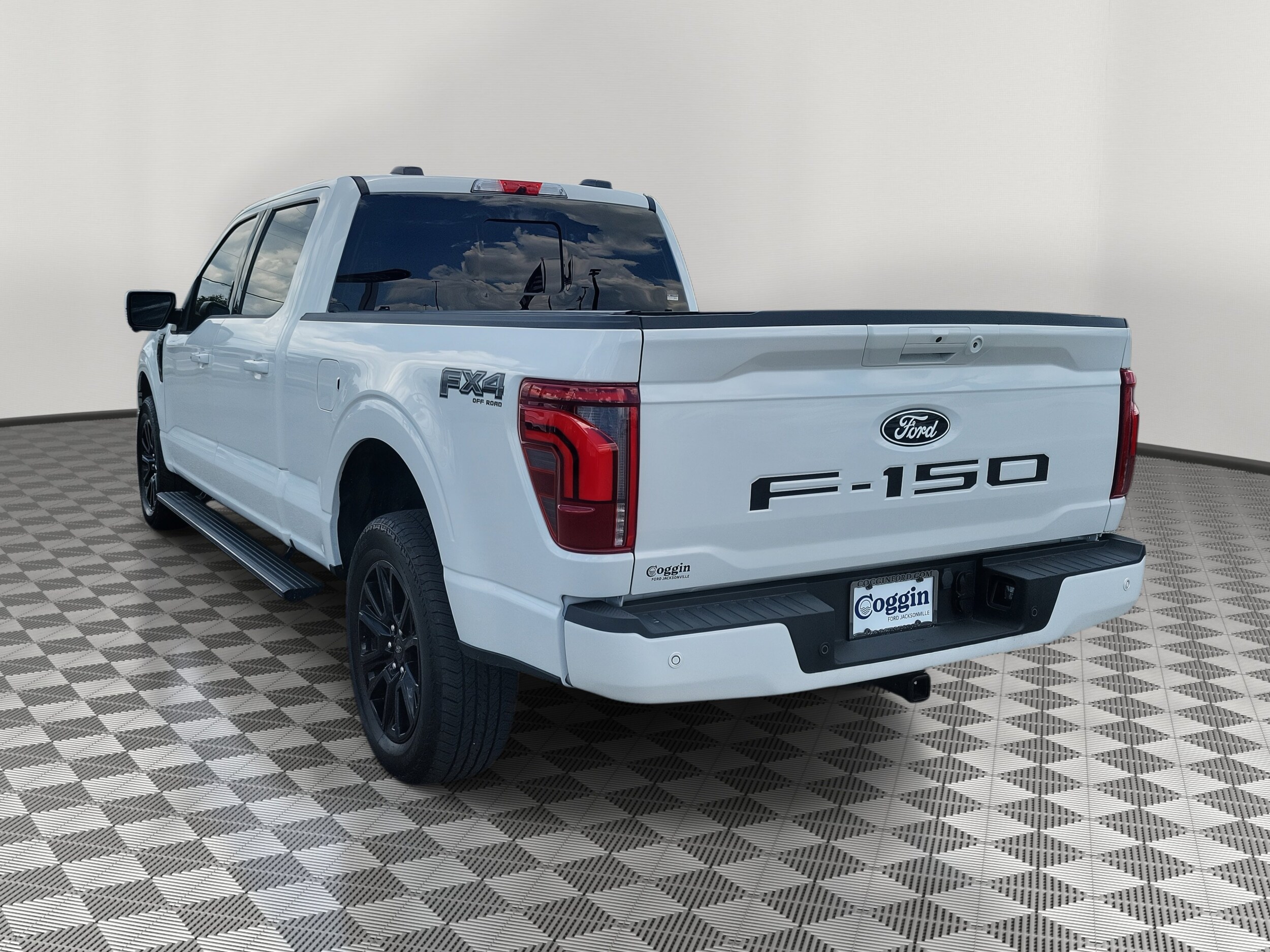 2024 Ford F-150 Platinum photo 2