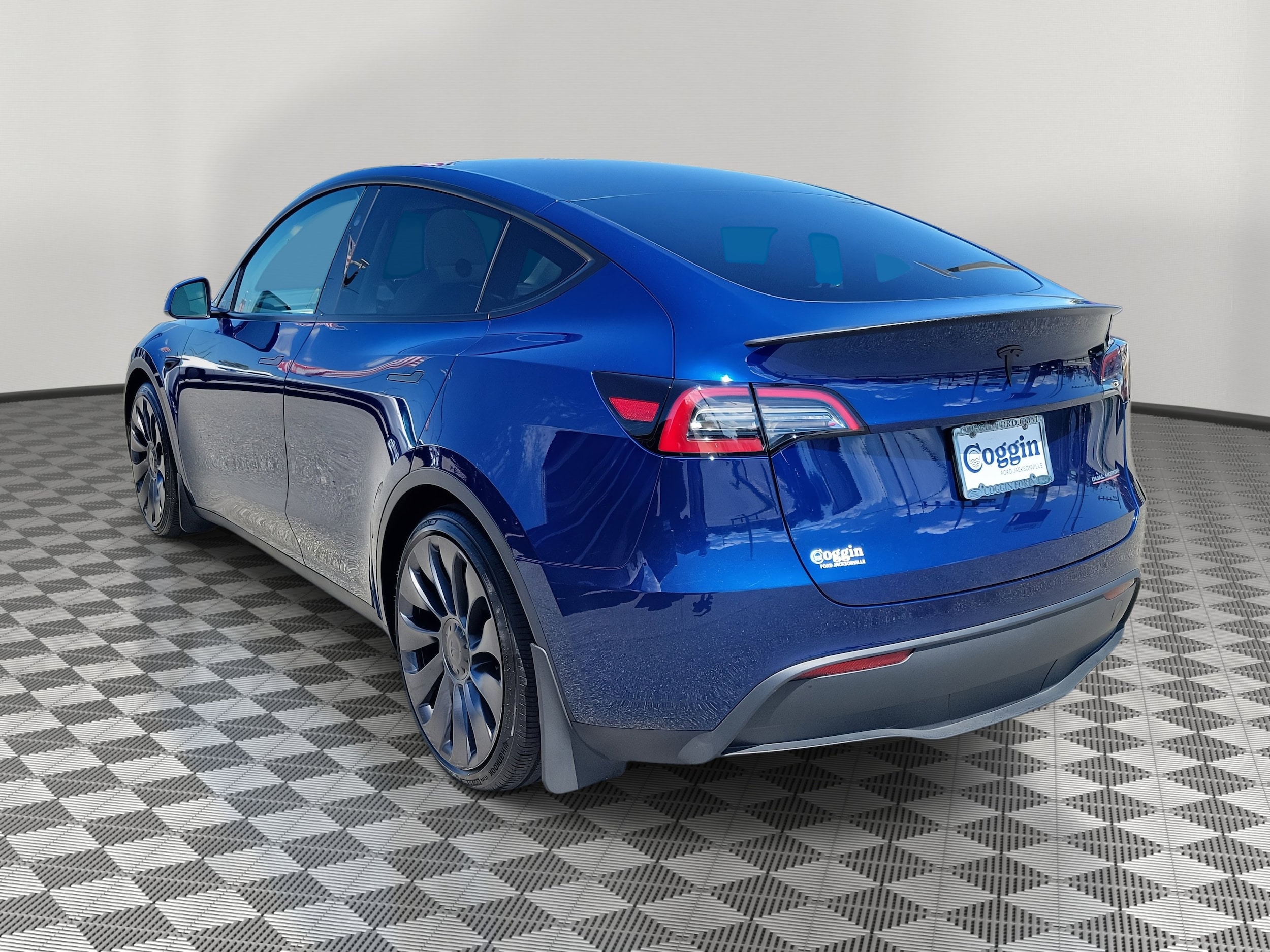 Used 2024 Tesla Model Y Performance with VIN 7SAYGDEF3RA323329 for sale in Kansas City