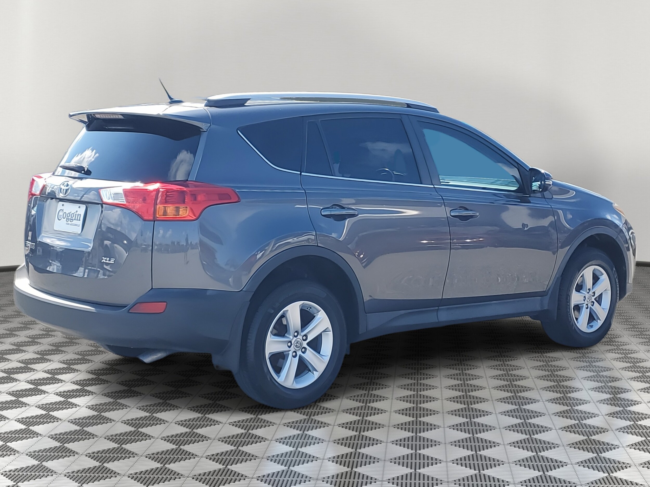 2013 Toyota RAV4 XLE photo 3