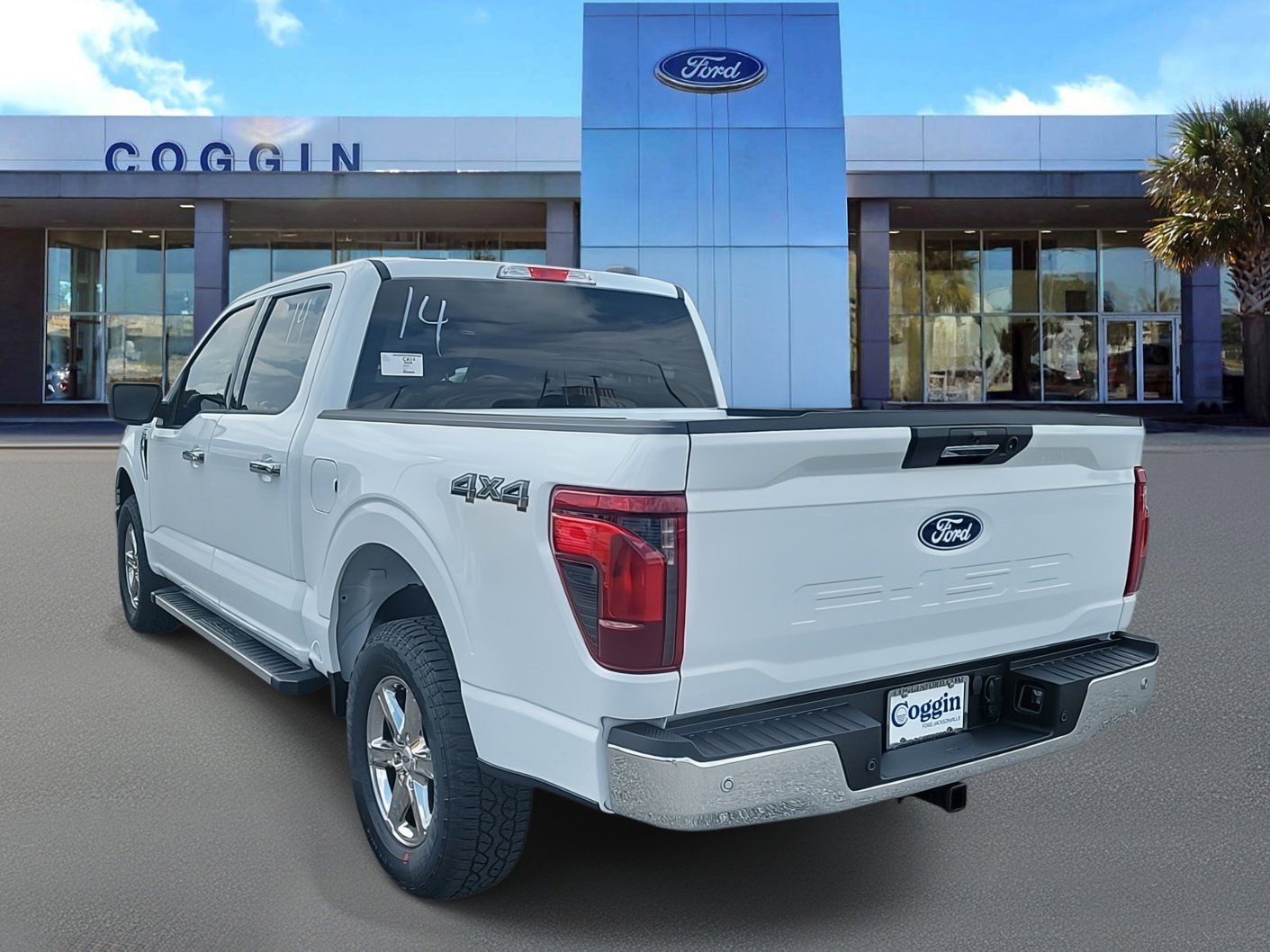 2024 Ford F-150 XLT photo 2