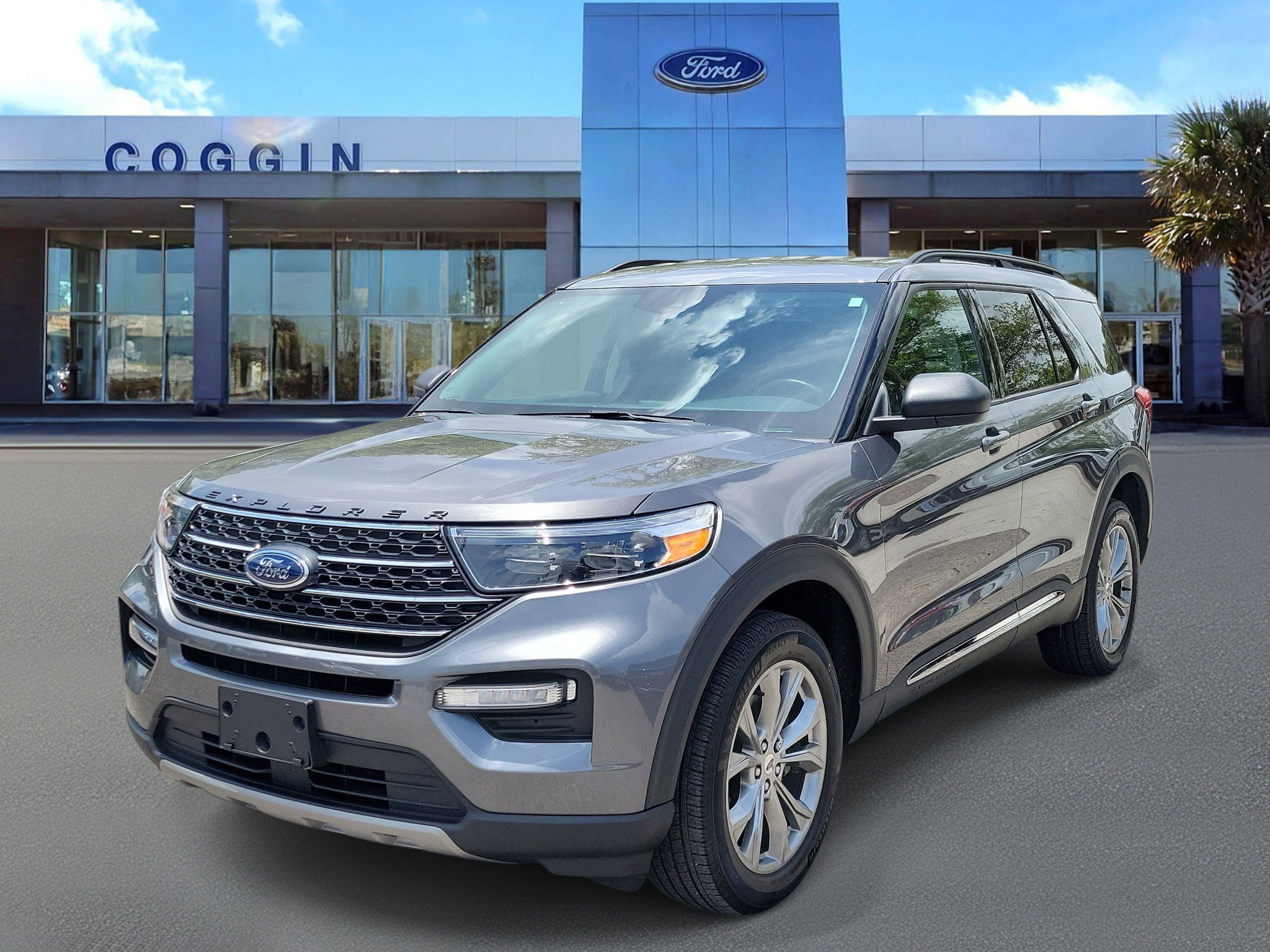 2023 Ford Explorer XLT 4WD's photo