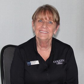 Staff member Julie Shivar from ID_89a634eac53d