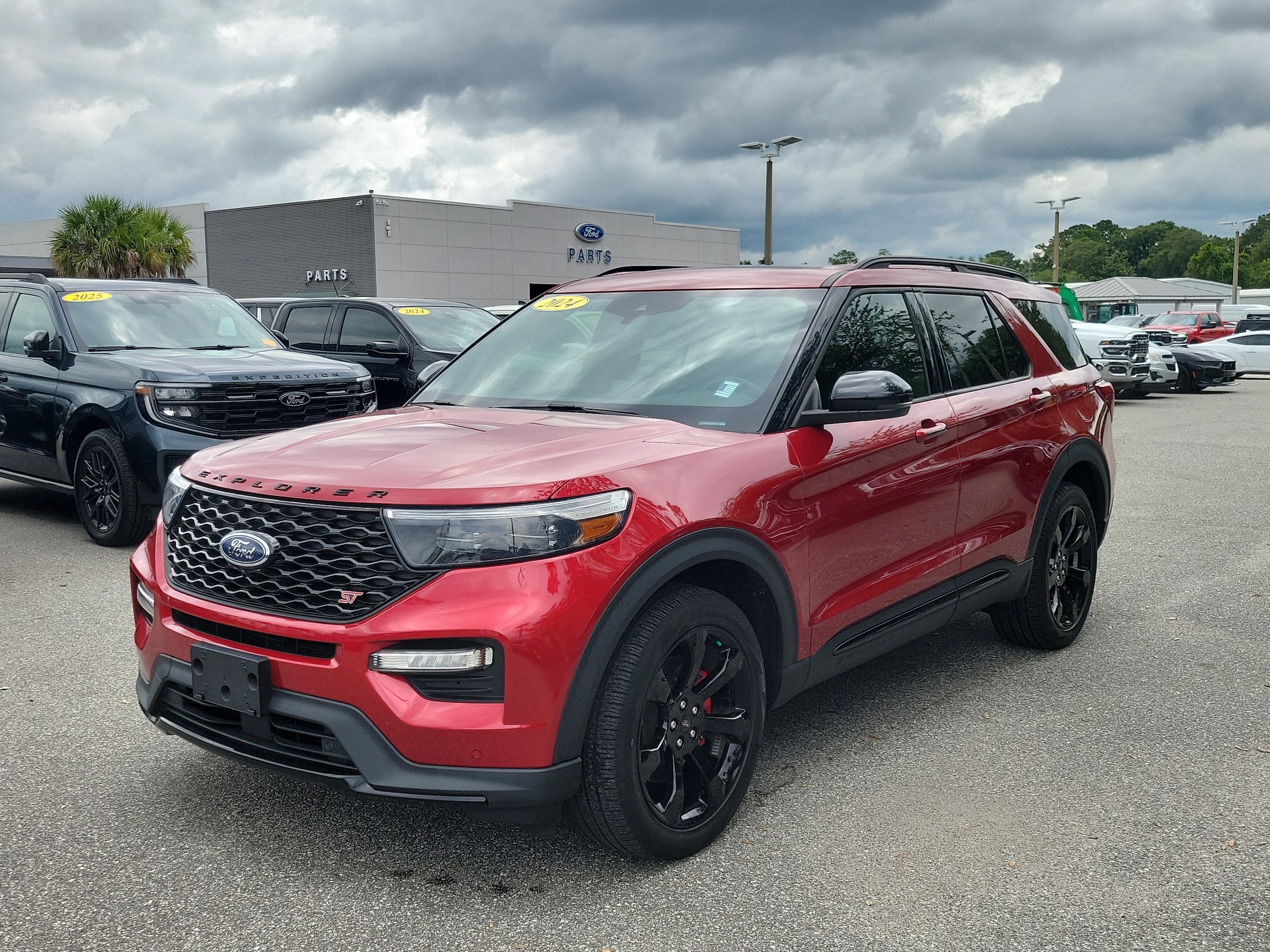 2024 Ford Explorer ST 4WD's photo