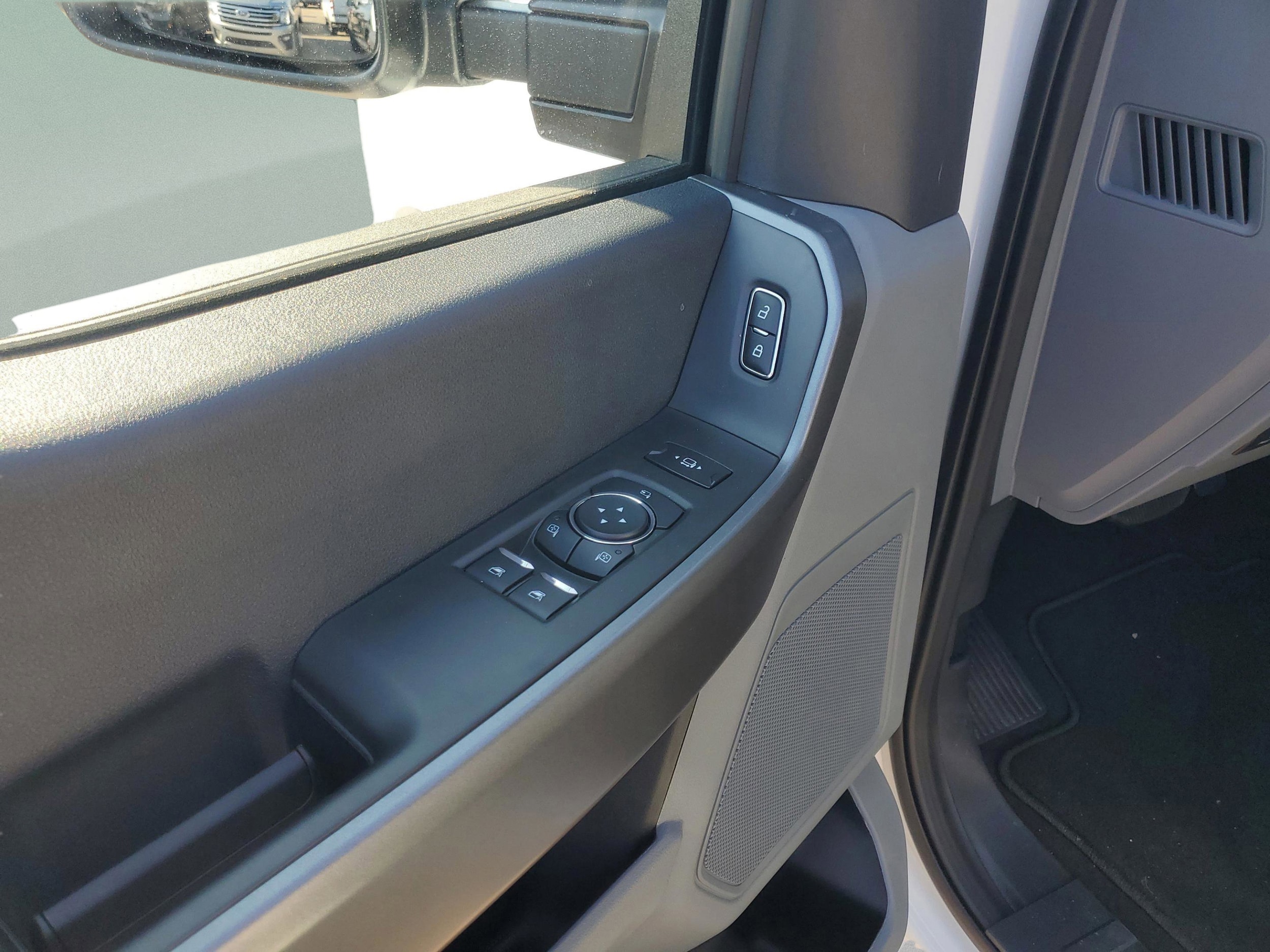 2025 Ford F-350 Super Duty XLT - Photo 27