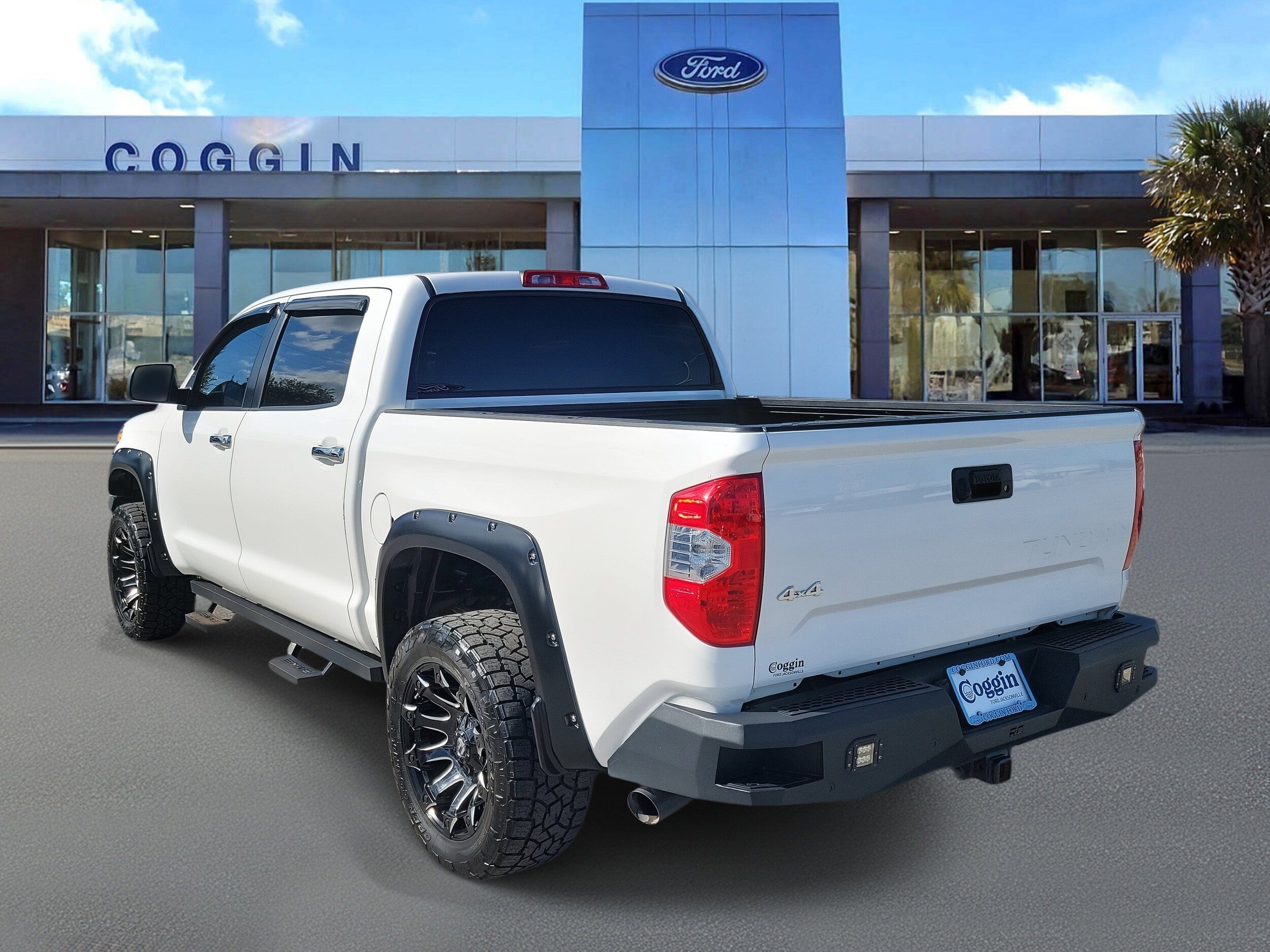 2020 Toyota Tundra Platinum Grade photo 2